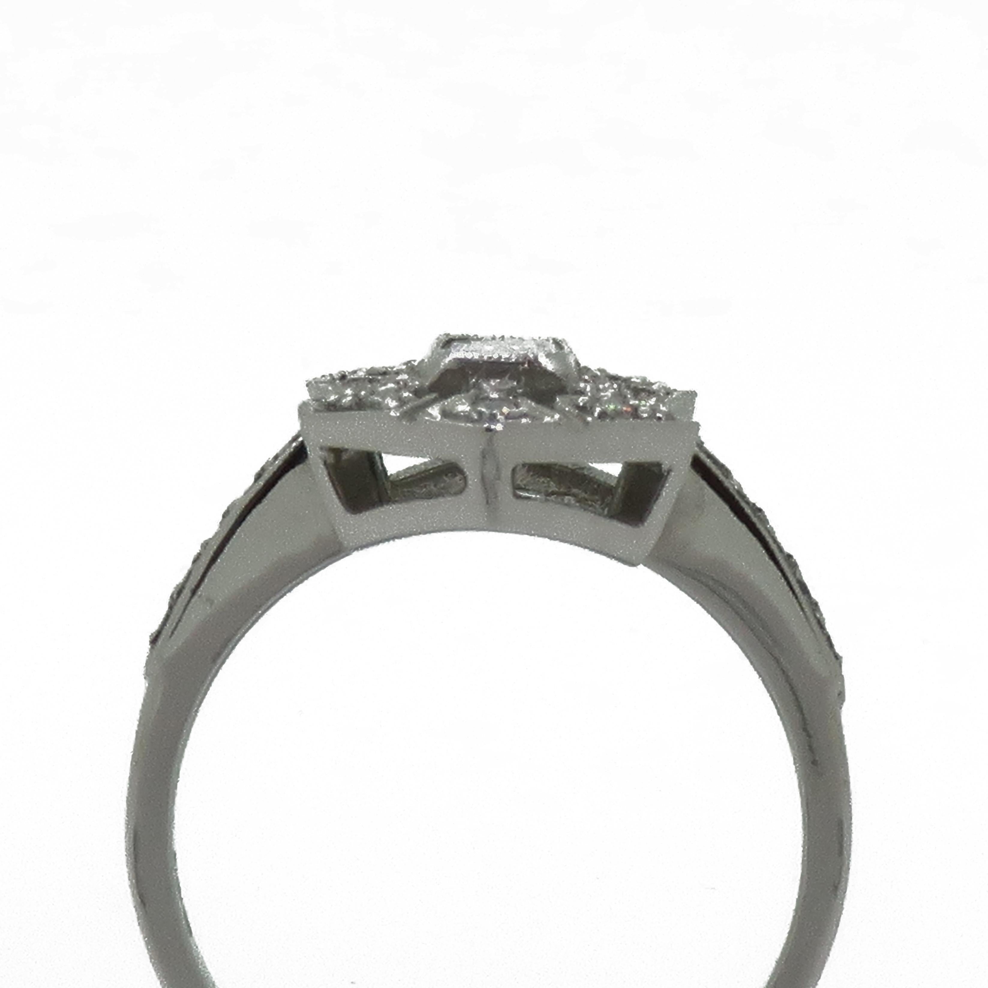 Diamond Art Deco Style Cluster Ring 18 Karat White Gold For Sale 1