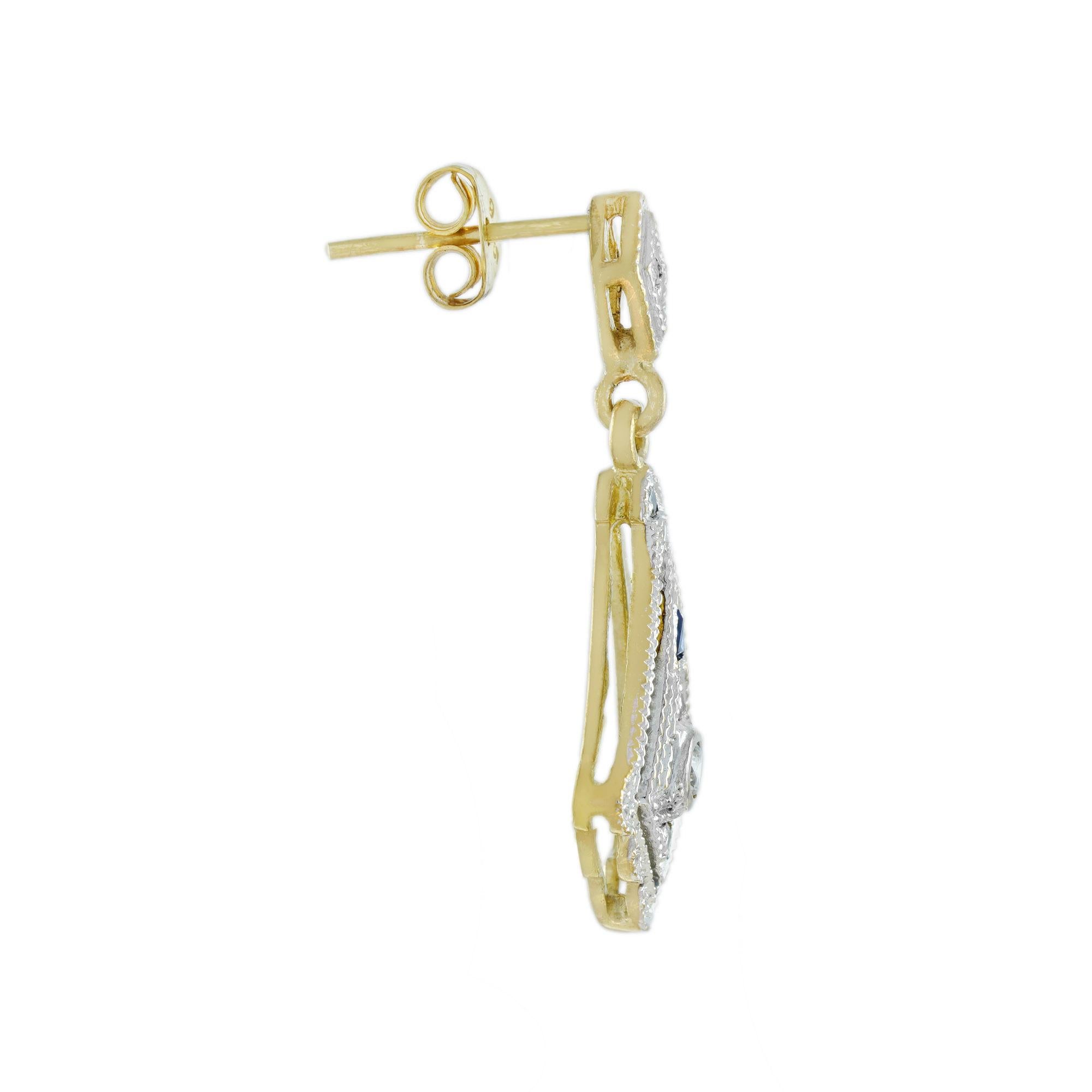 Diese hübschen Ohrringe im Art Deco-Stil mit Diamanten und Saphiren sind handgefertigt und in 14 Karat zweifarbigem Gold gefasst. An den diamantbesetzten Ohrsteckern baumeln winkelförmige, mit Diamanten besetzte Teardrops mit insgesamt 0,36 Karat