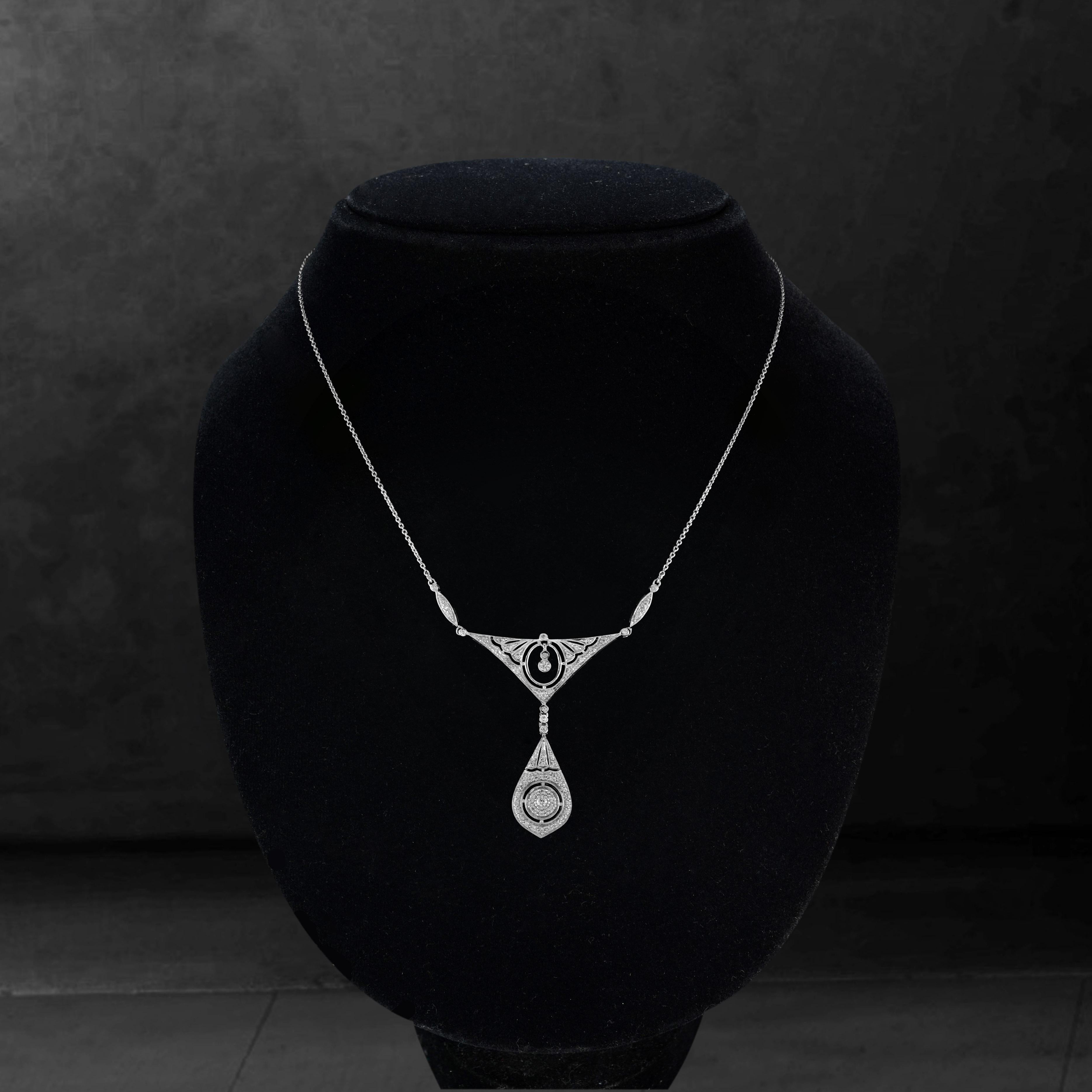 Collana con diamanti in stile Art Deco in oro bianco 18 carati in vendita 4