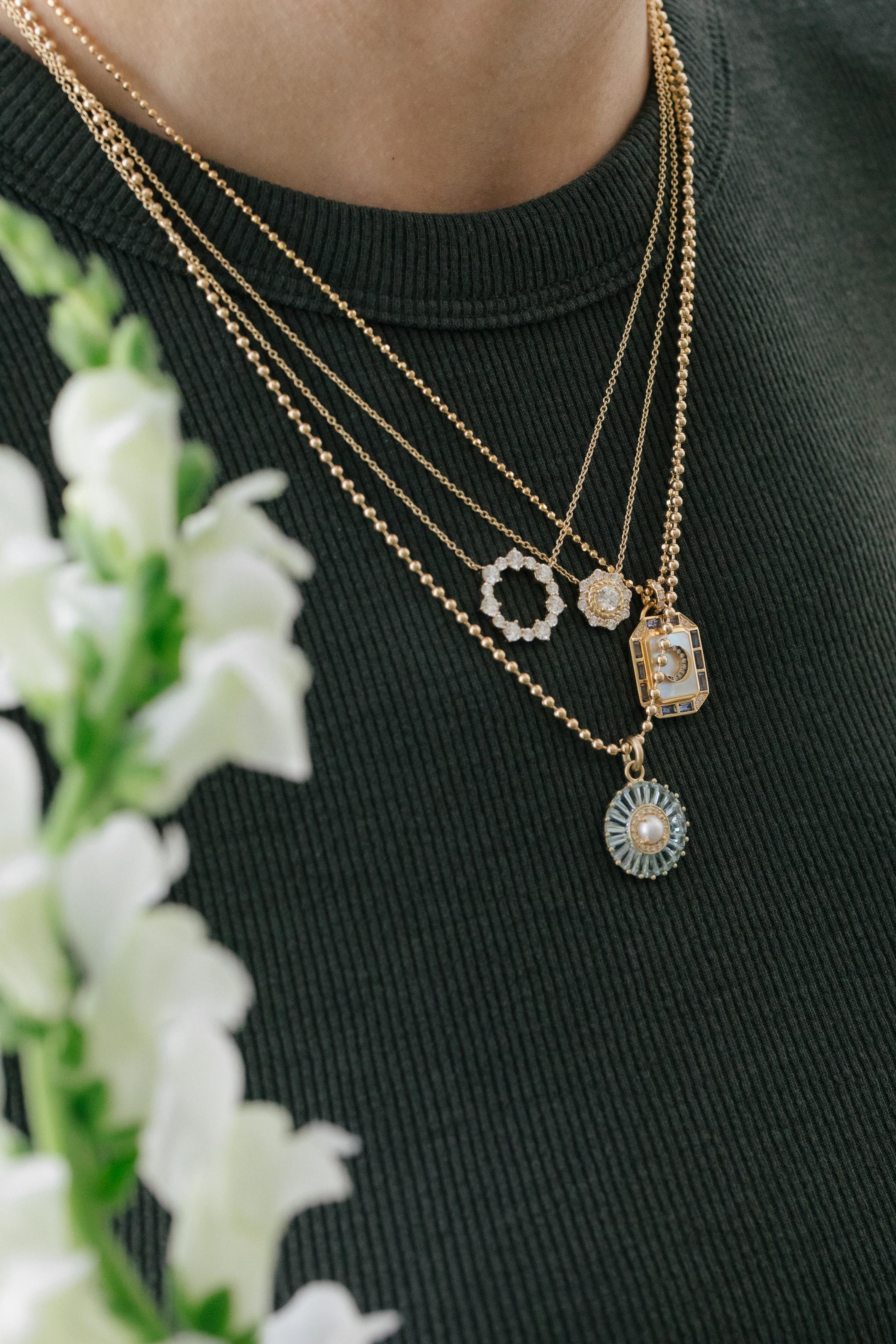 Diamant Ava Kreis-Anhänger aus 14 Karat Gelbgold mit Diamanten (Zeitgenössisch) im Angebot