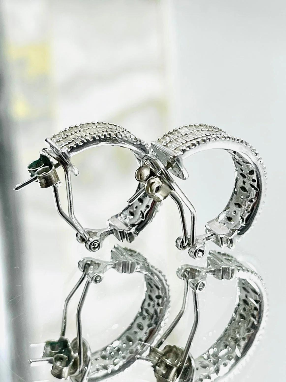 Diamond Baguette & 18k White Gold Earrings In Excellent Condition For Sale In London, GB