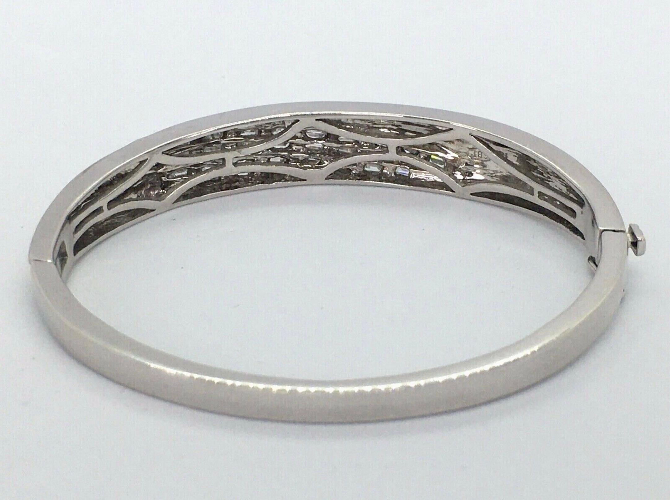 Bracciale con diamanti Baguette in oro bianco 18 carati 36,3 g in vendita 3