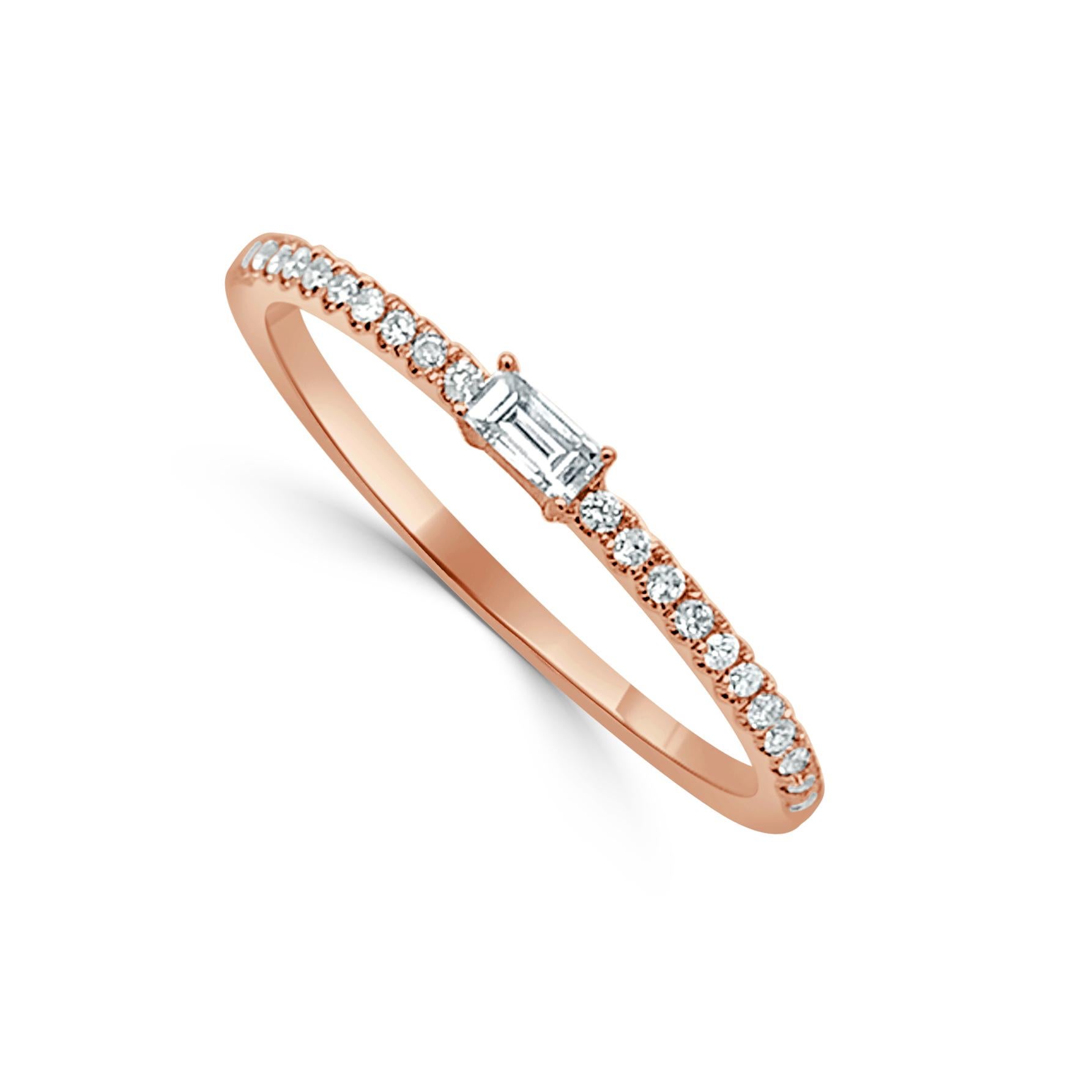 En vente :  Bague à anneau empilable en diamants taille baguette 2