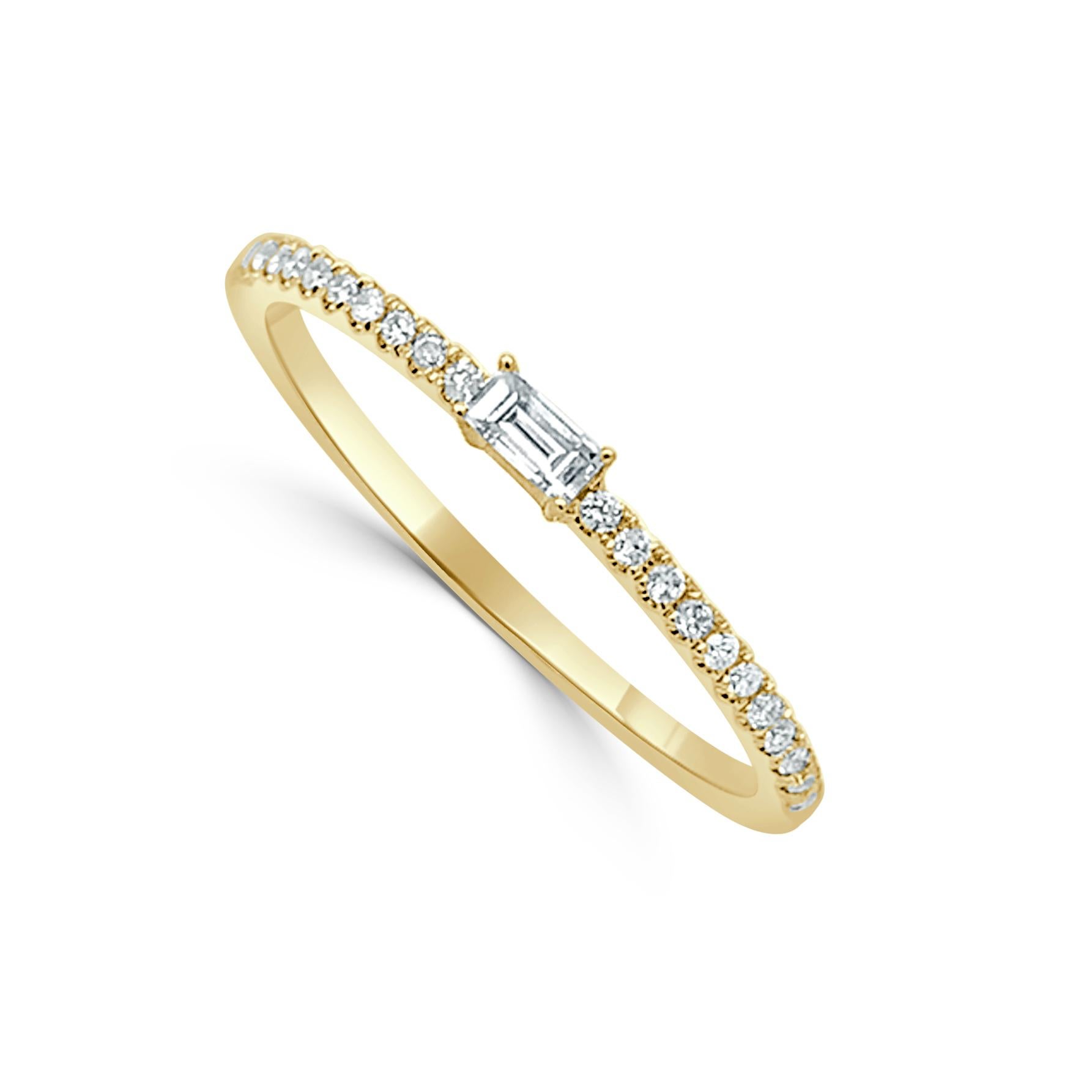 En vente :  Bague à anneau empilable en diamants taille baguette 4