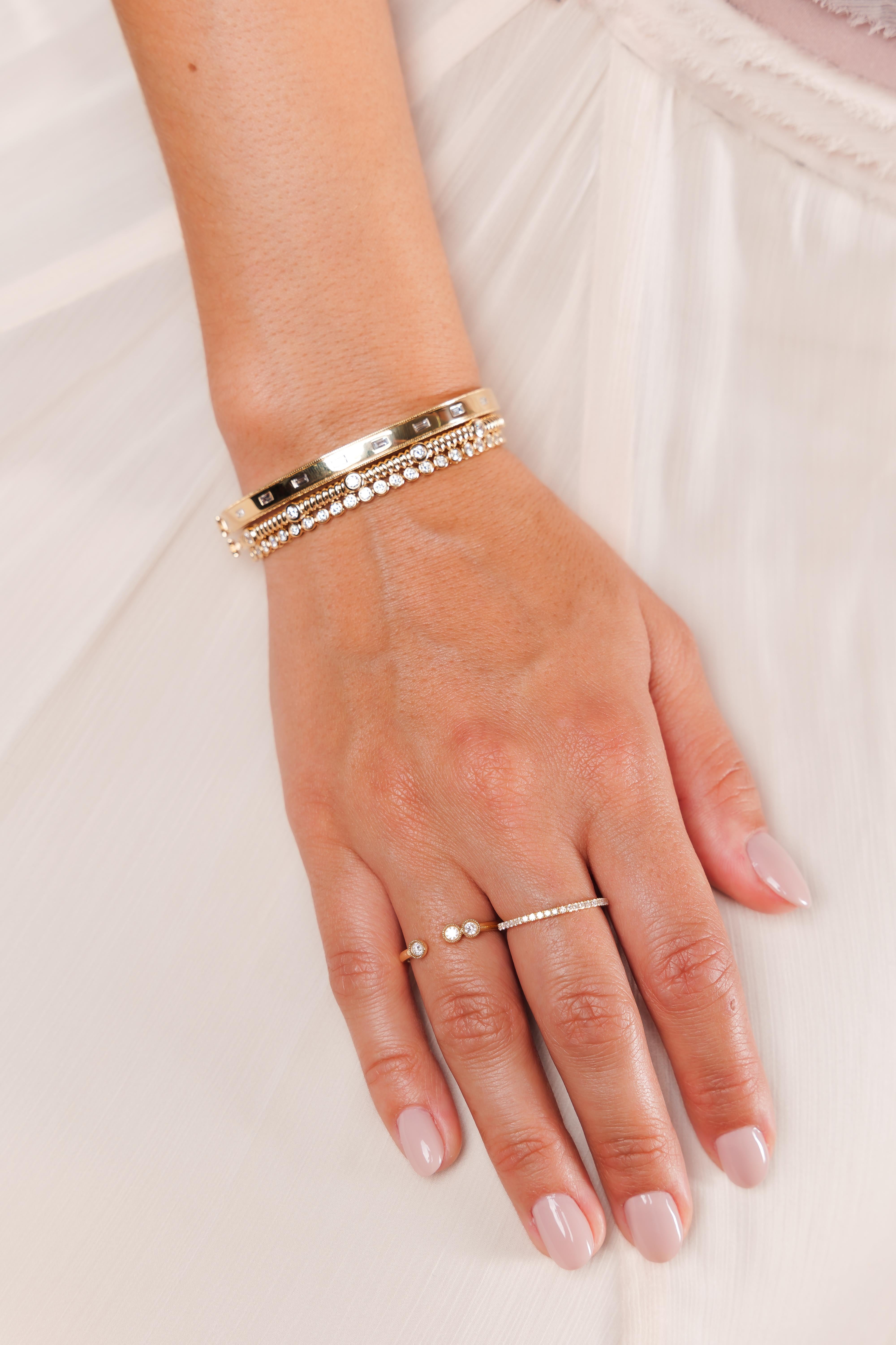 Questa collezione di diamanti presenta pezzi eleganti che sono estremamente versatili e un'aggiunta senza tempo alla tua collezione di gioielli e sono perfetti per essere indossati tutti i giorni. Questi pezzi fanno parte della nostra linea di