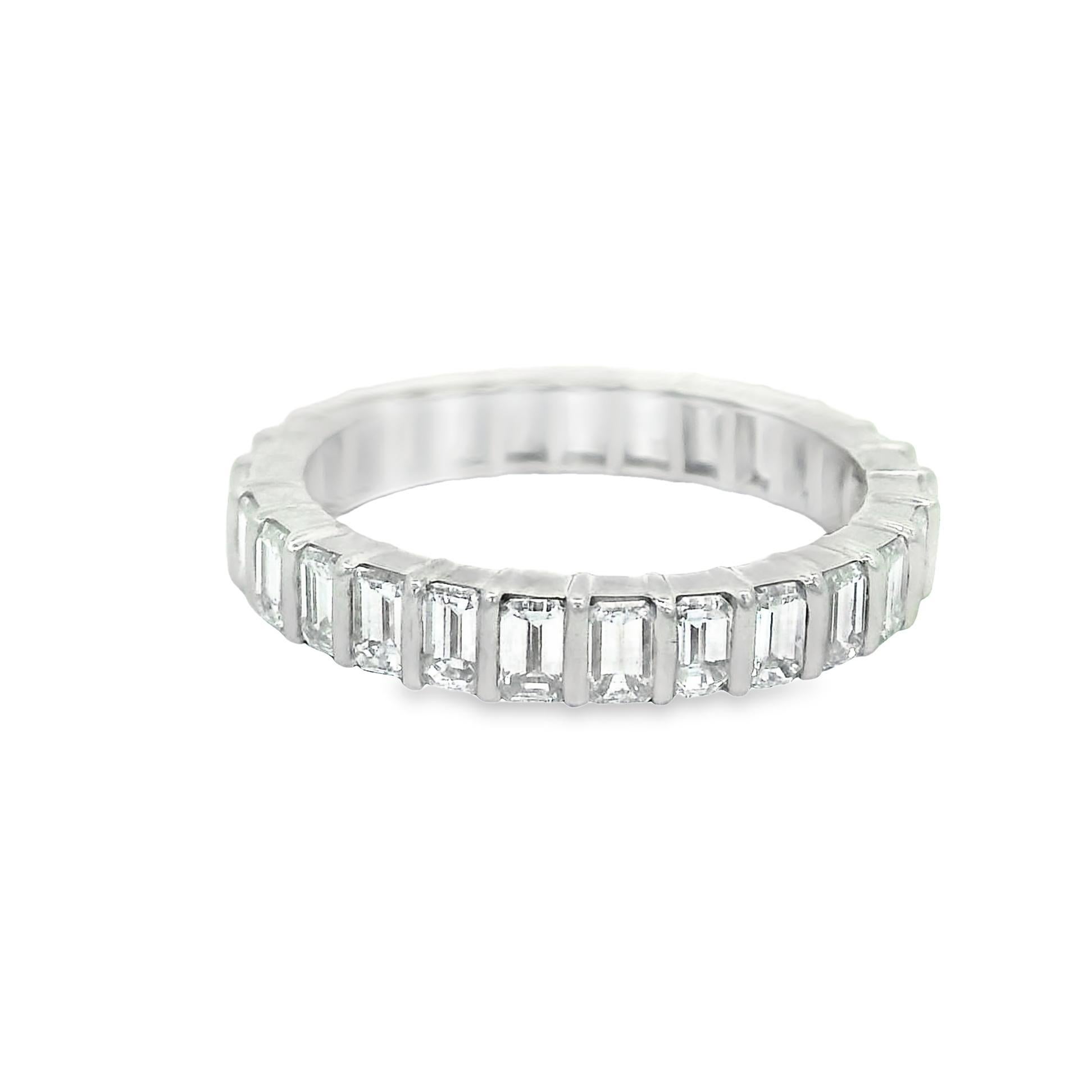 Eternity-Ring aus Platin mit Diamant Baguette-Diamant (Baguetteschliff) im Angebot