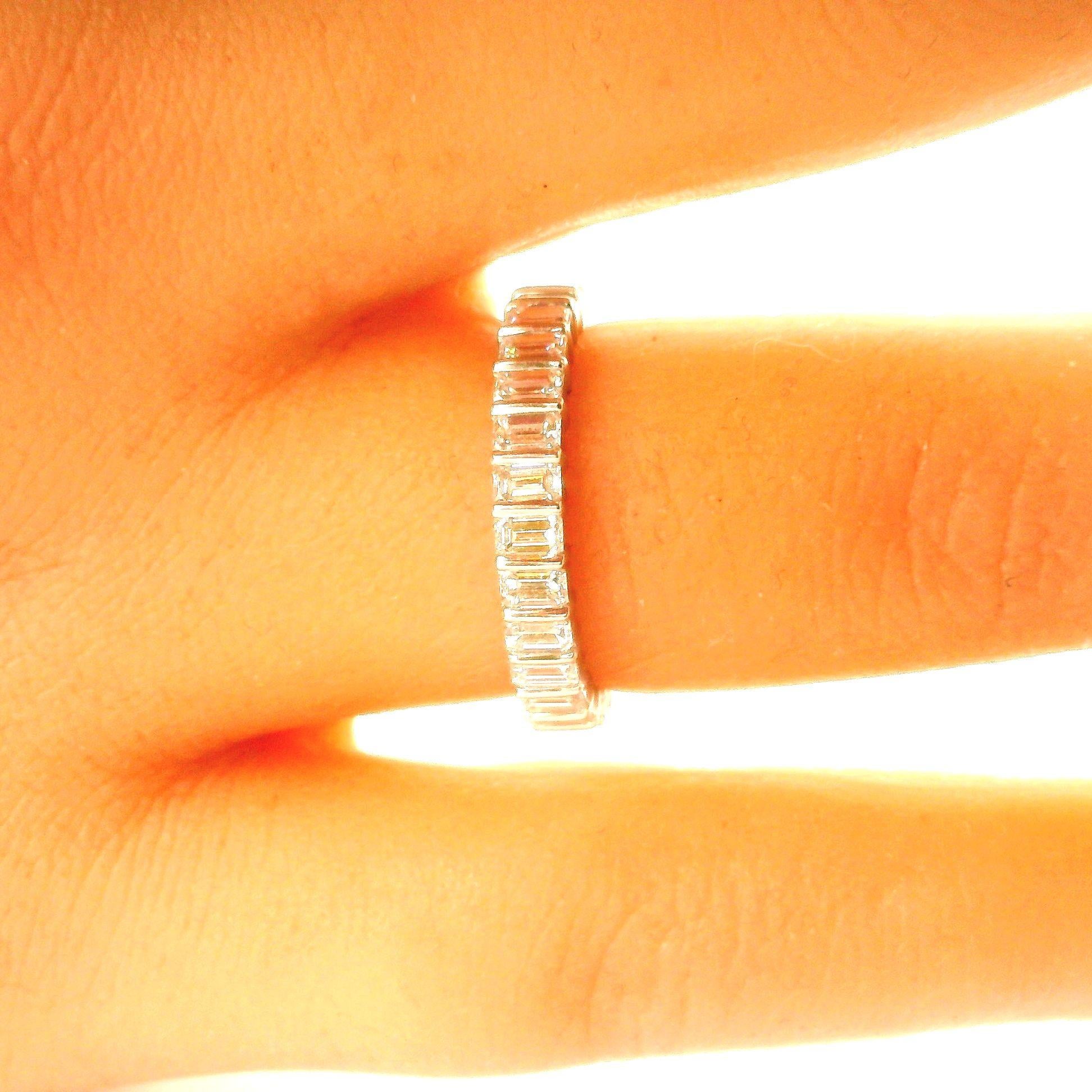 Eternity-Ring aus Platin mit Diamant Baguette-Diamant Damen im Angebot