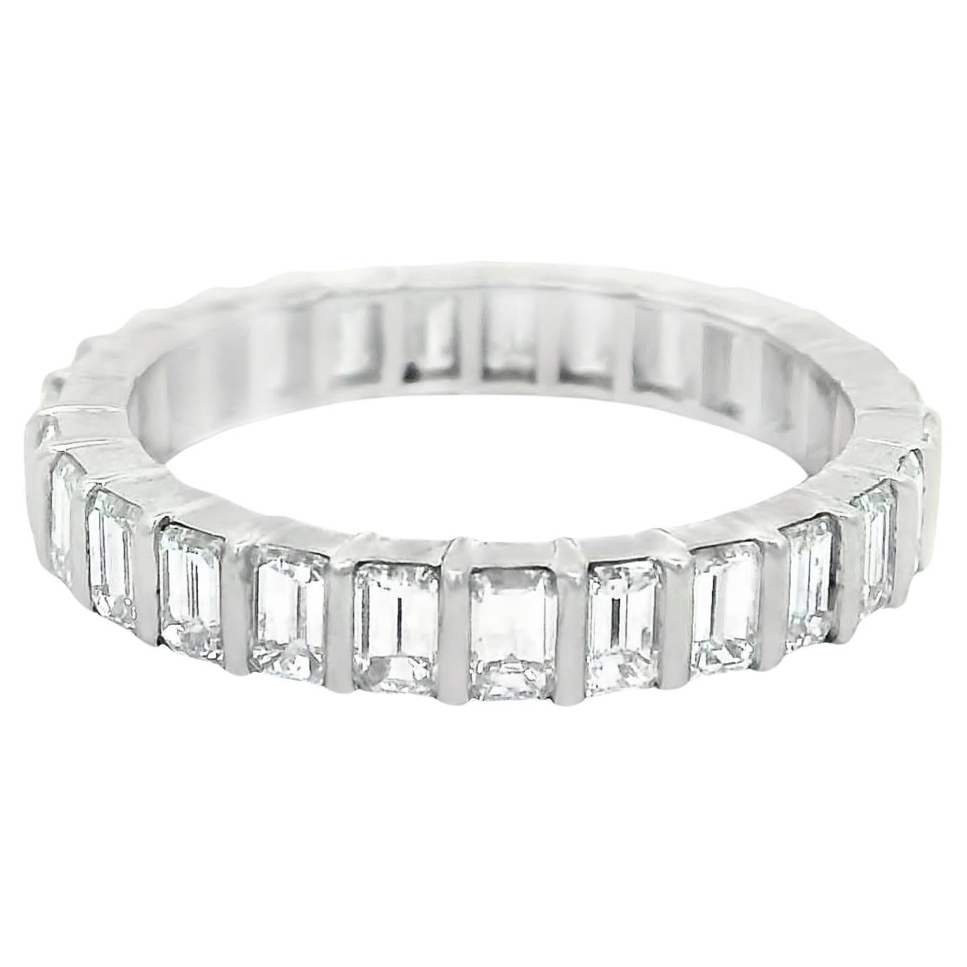 Eternity-Ring aus Platin mit Diamant Baguette-Diamant im Angebot