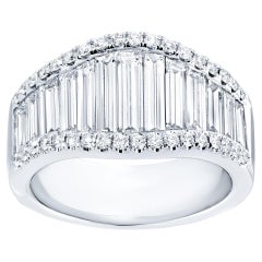 Anello con diamante a baguette da 2,45 carati in oro bianco 18 carati