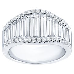 Anello con diamante a baguette da 2,45 carati in oro bianco 18 carati