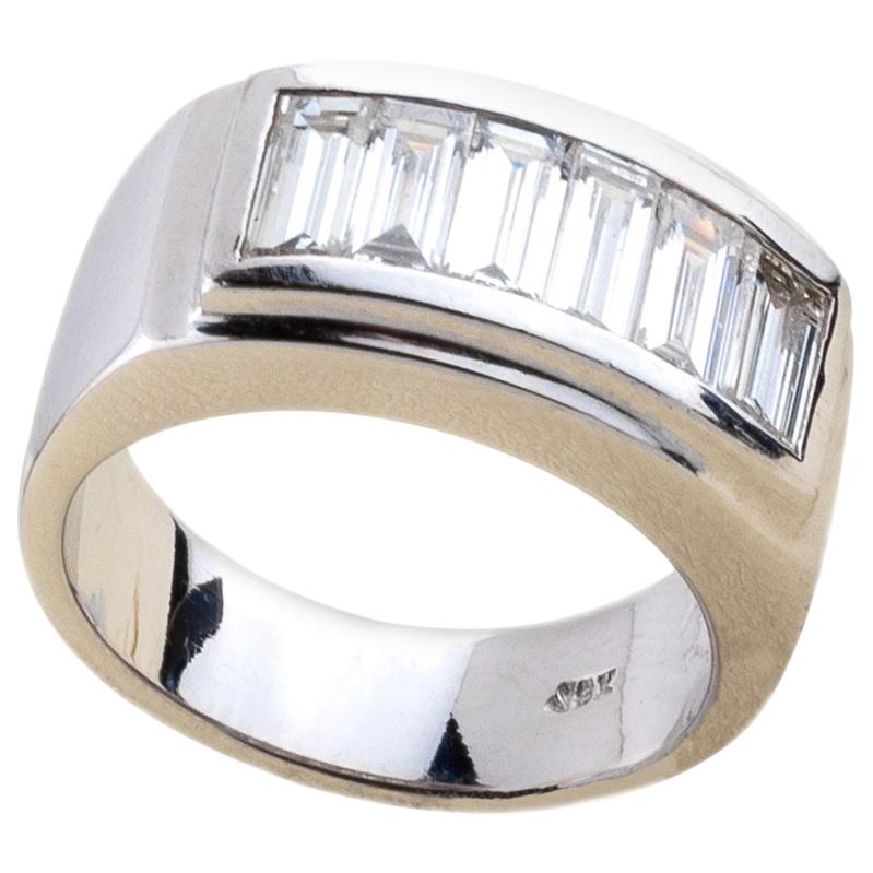 1, 72 ct Diamond Baguette Ring 18 k white gold For Sale