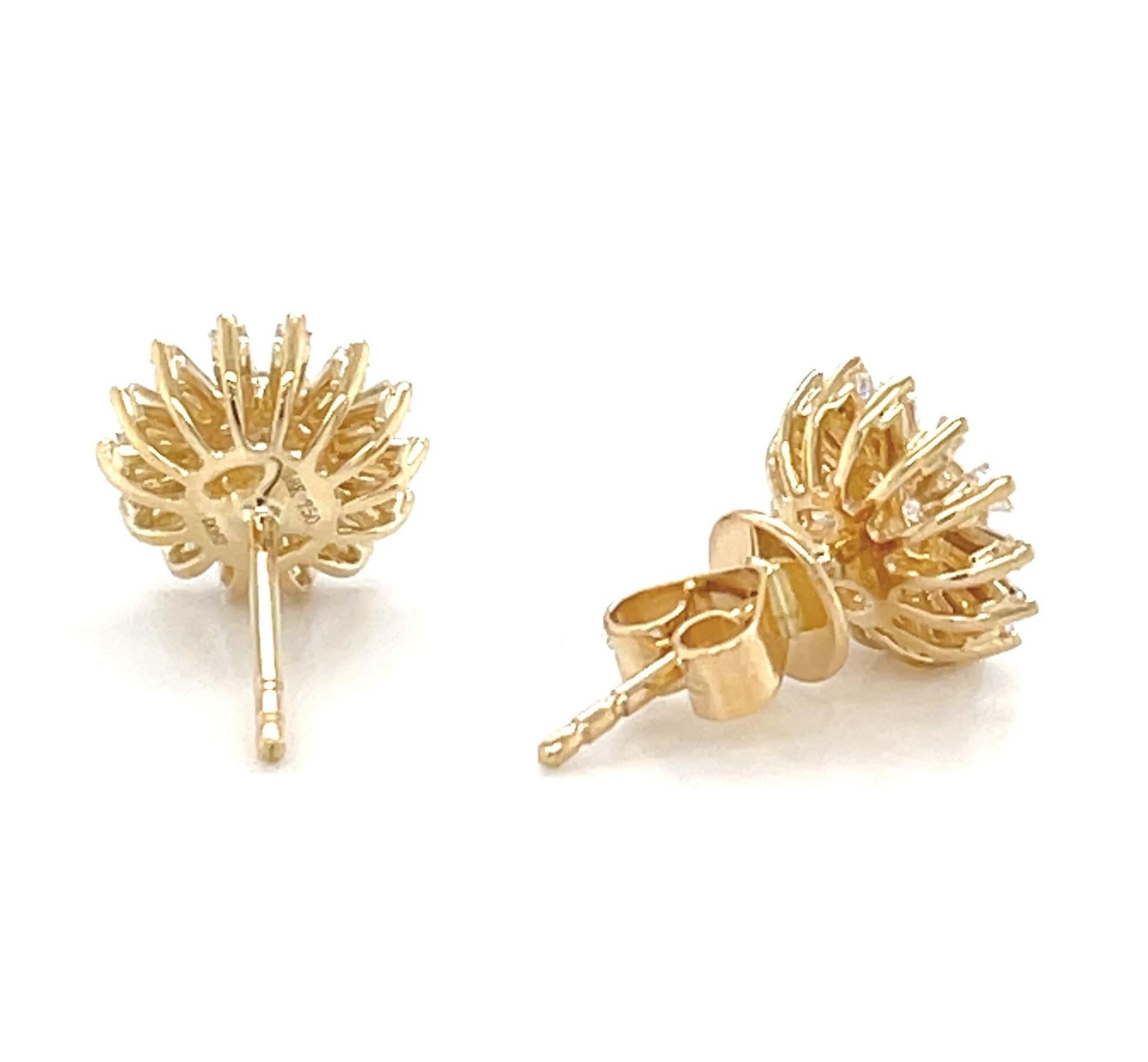 Orecchini a girasole con diamante Baguette in oro giallo 18k, 0,67 carati totali in vendita 4