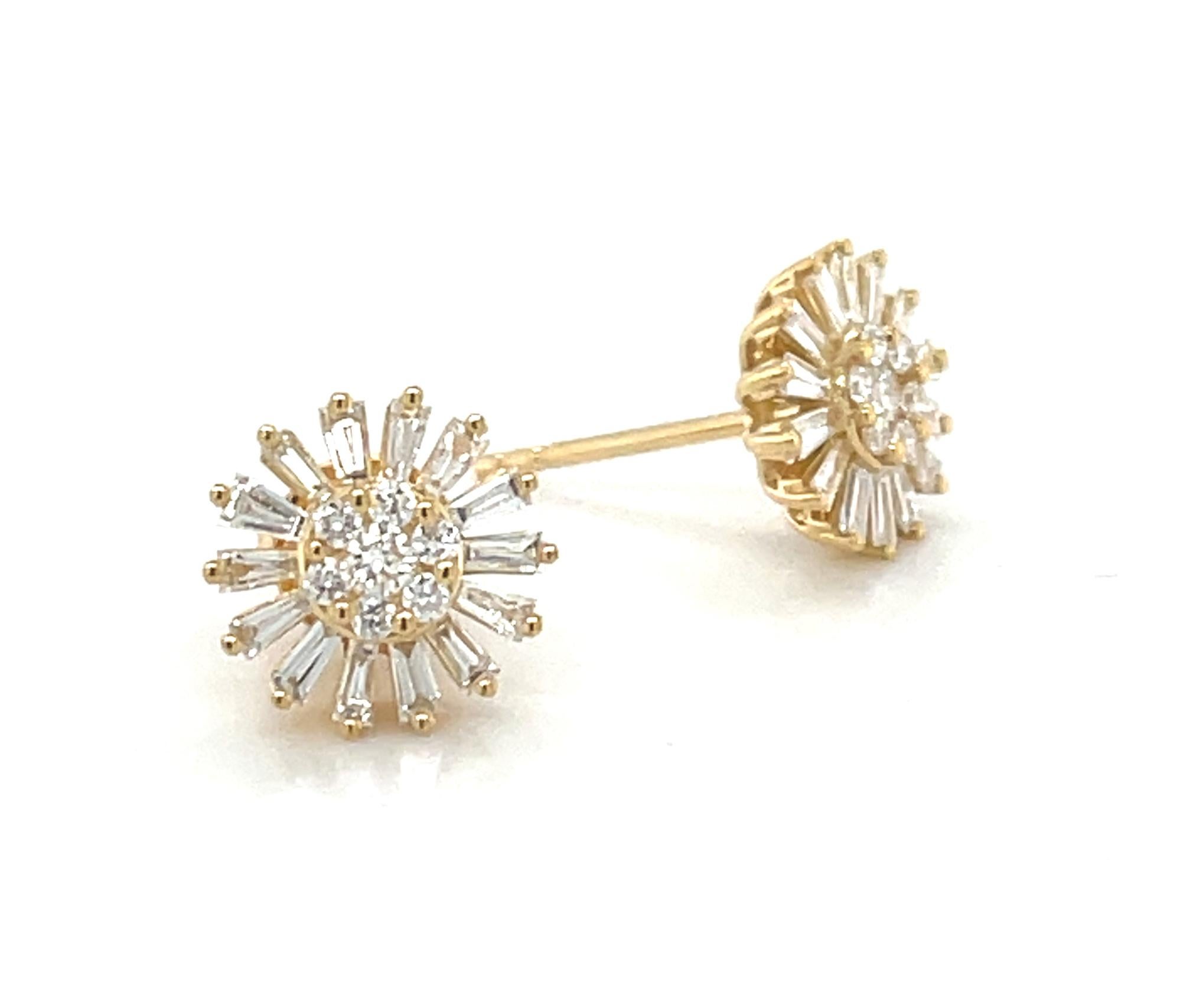 Artigiano Orecchini a girasole con diamante Baguette in oro giallo 18k, 0,67 carati totali in vendita