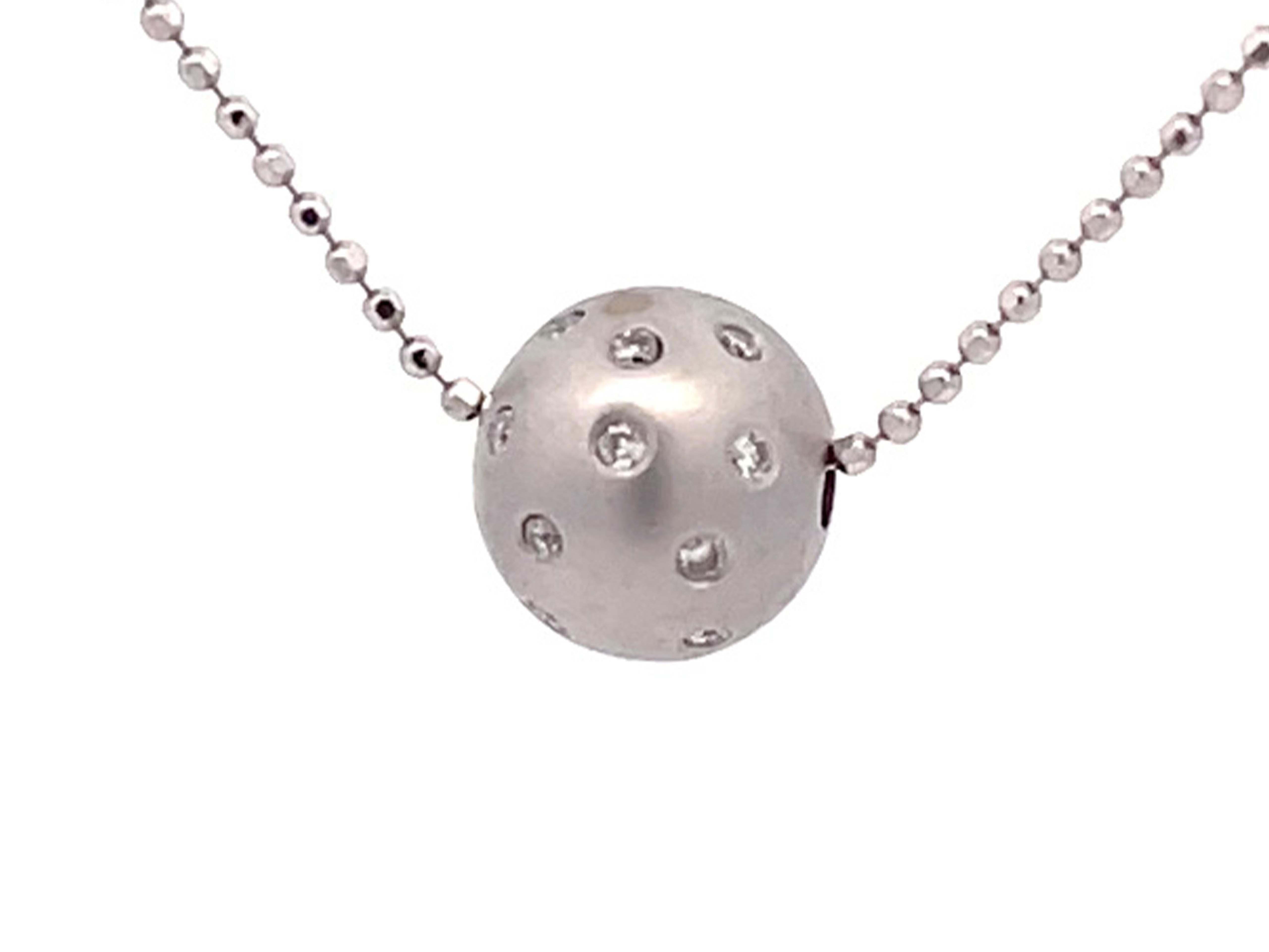Diamond Ball Necklace in 18k White Gold In Excellent Condition For Sale In Honolulu, HI