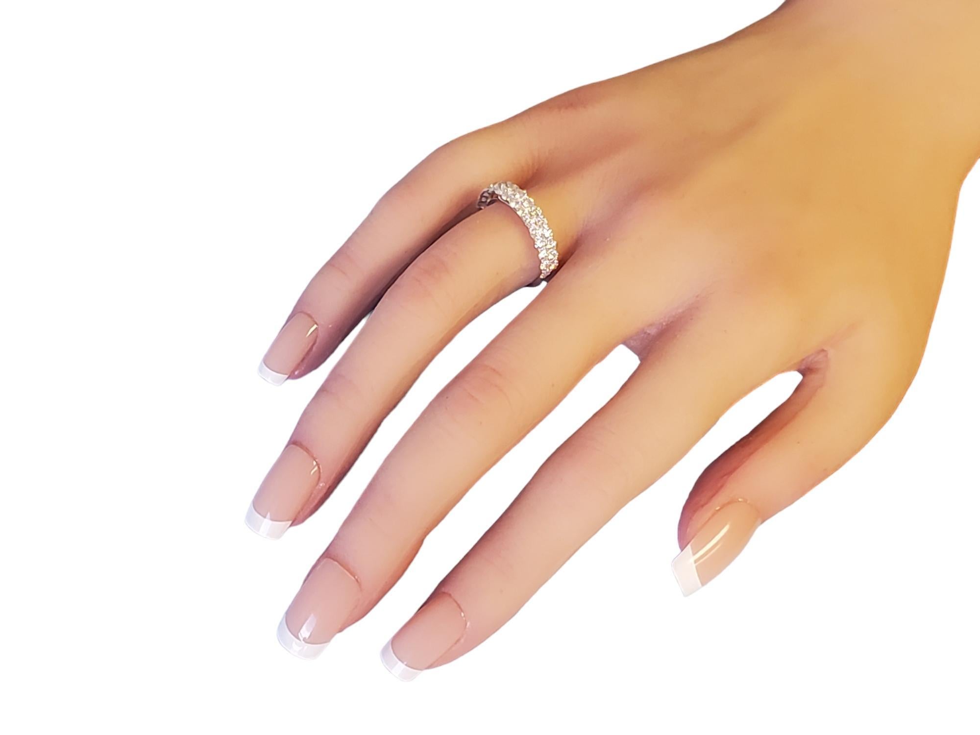 Diamantband 1,20tcw 18k Weißgold Weiß VS Diamanten Neu Close Out Ring im Zustand „Hervorragend“ im Angebot in Overland Park, KS