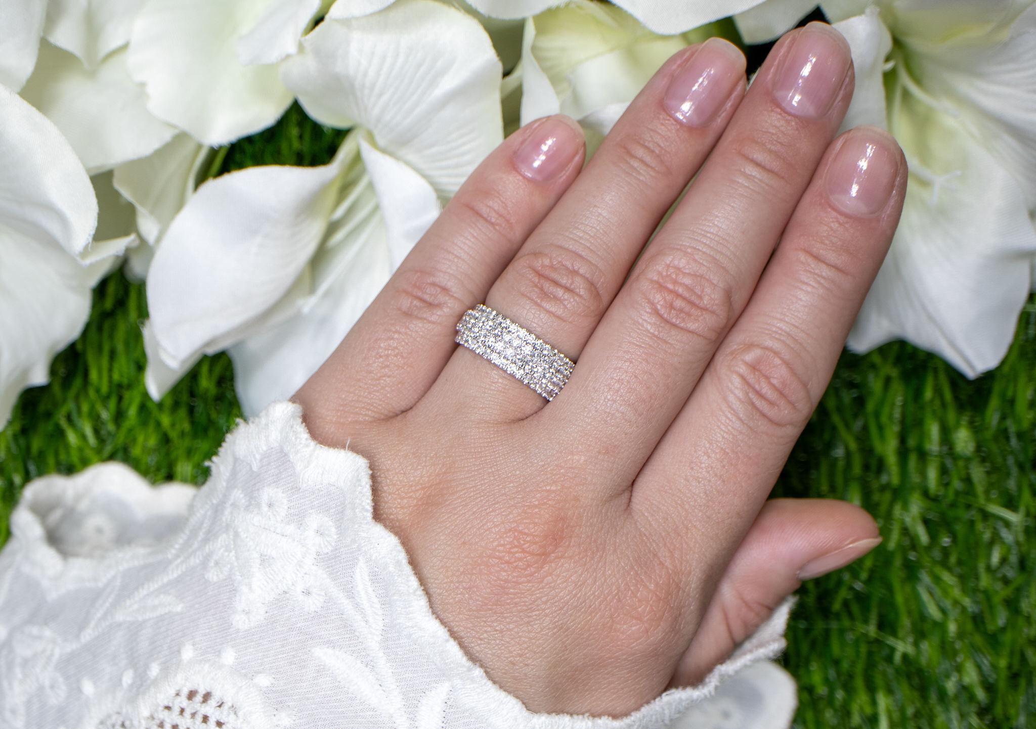 It comes with the Gemological Appraisal by GIA GG/AJP
All Gemstones are Natural
Diamonds = 1.27 Carats
Metal: 18K White Gold
Ring Size: 6.5* US
*It can be resized complimentary