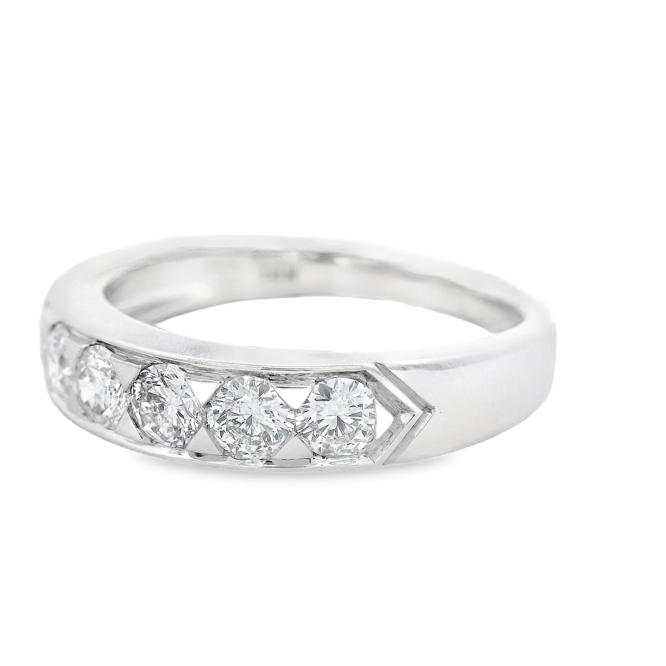 Taglio rotondo Diamond Band Ring 0.88 Carats in 14K White Gold, Size 7 in vendita