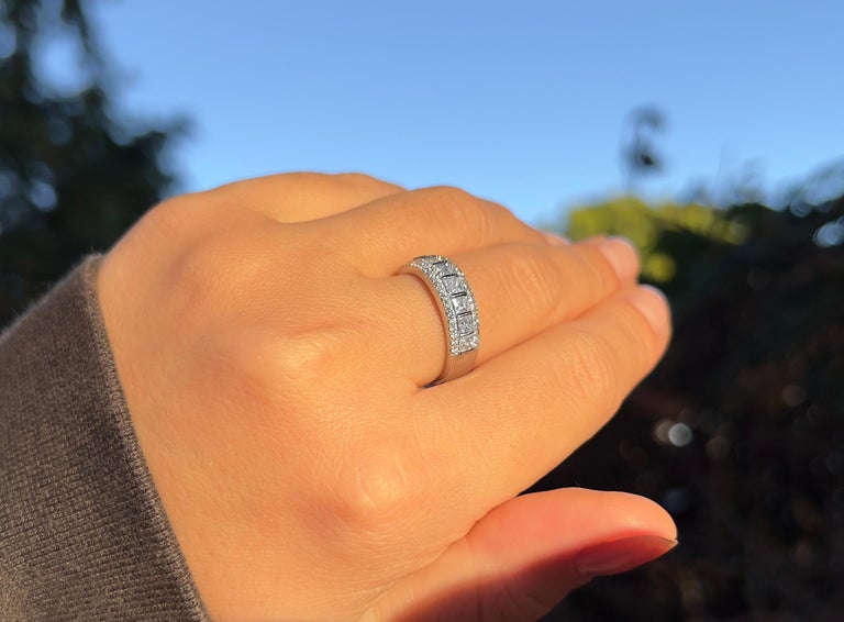 Anillo de Diamantes Quilate Oro Blanco 18K en venta en 1stDibs