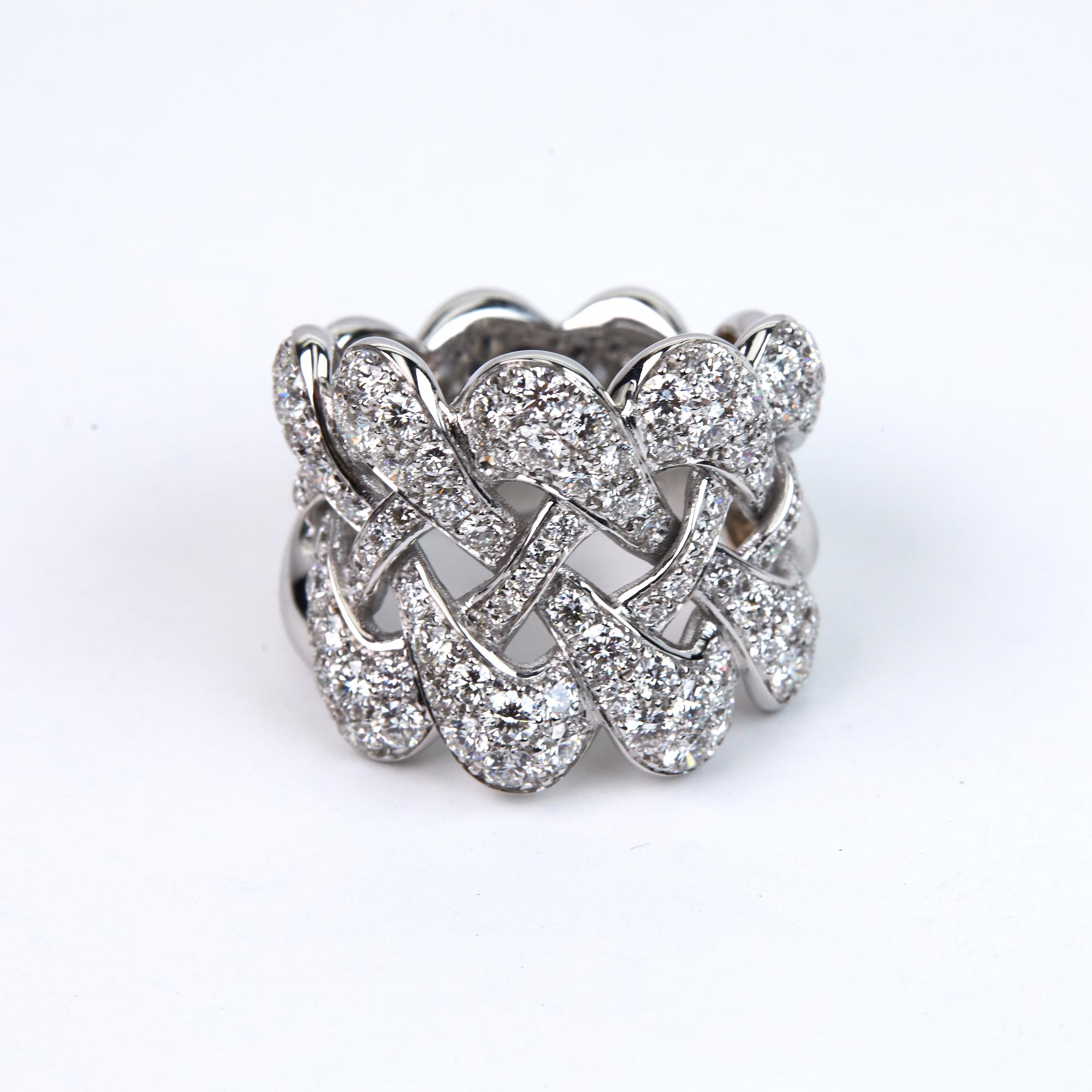 Round Cut Diamond Band Ring For Sale