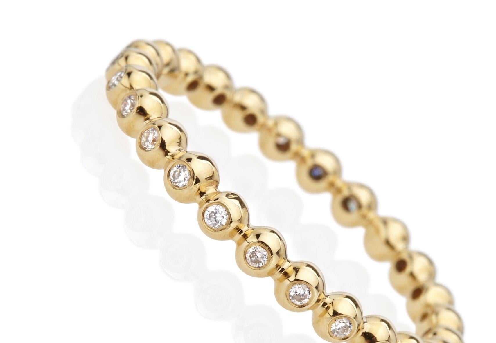 Im Angebot: Diamantbandring aus 18 Karat Gold im Boho-Stil, Granatierter Stapelring mit Perlen () 4