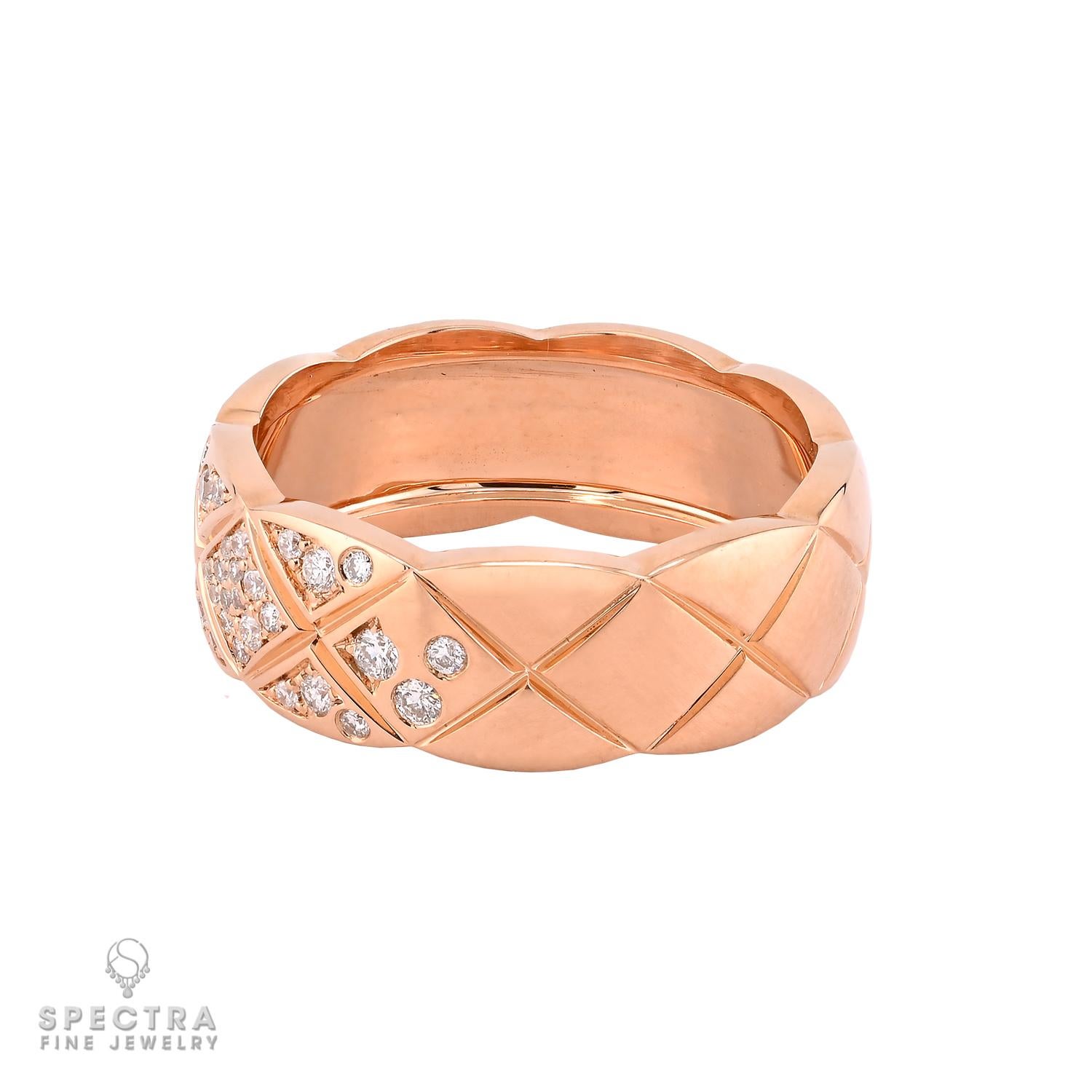Questo anello con diamante a fascia in oro rosa 18 carati fonde magnificamente un design senza tempo con un tocco di eleganza moderna. Realizzato con attenzione ai dettagli, l'anello è incastonato con trentuno diamanti rotondi a taglio brillante,