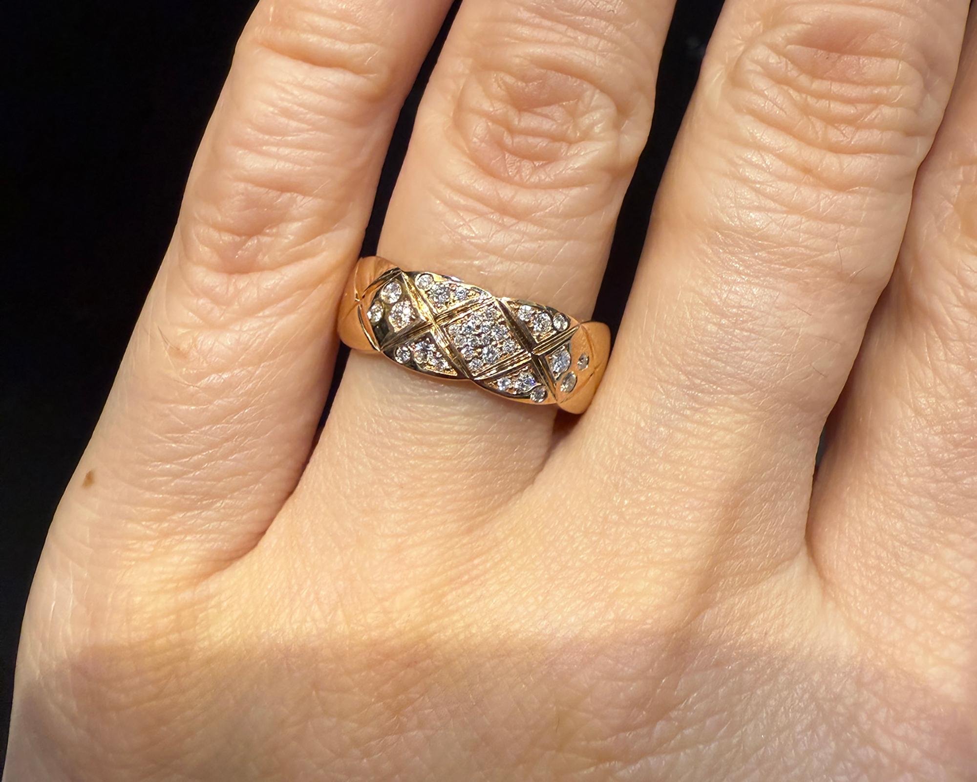 Taglio rotondo Anello con fascia di diamanti in oro rosa 18kt in vendita