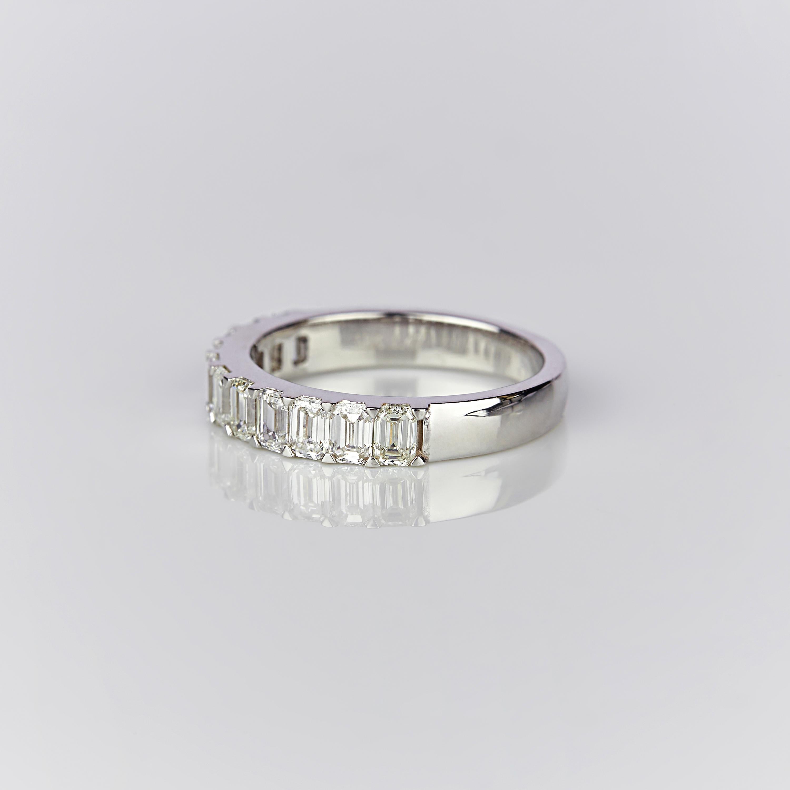 Emerald Cut Diamond Band Ring Set in 18 Karat White Gold 'SI-GH Quality' For Sale