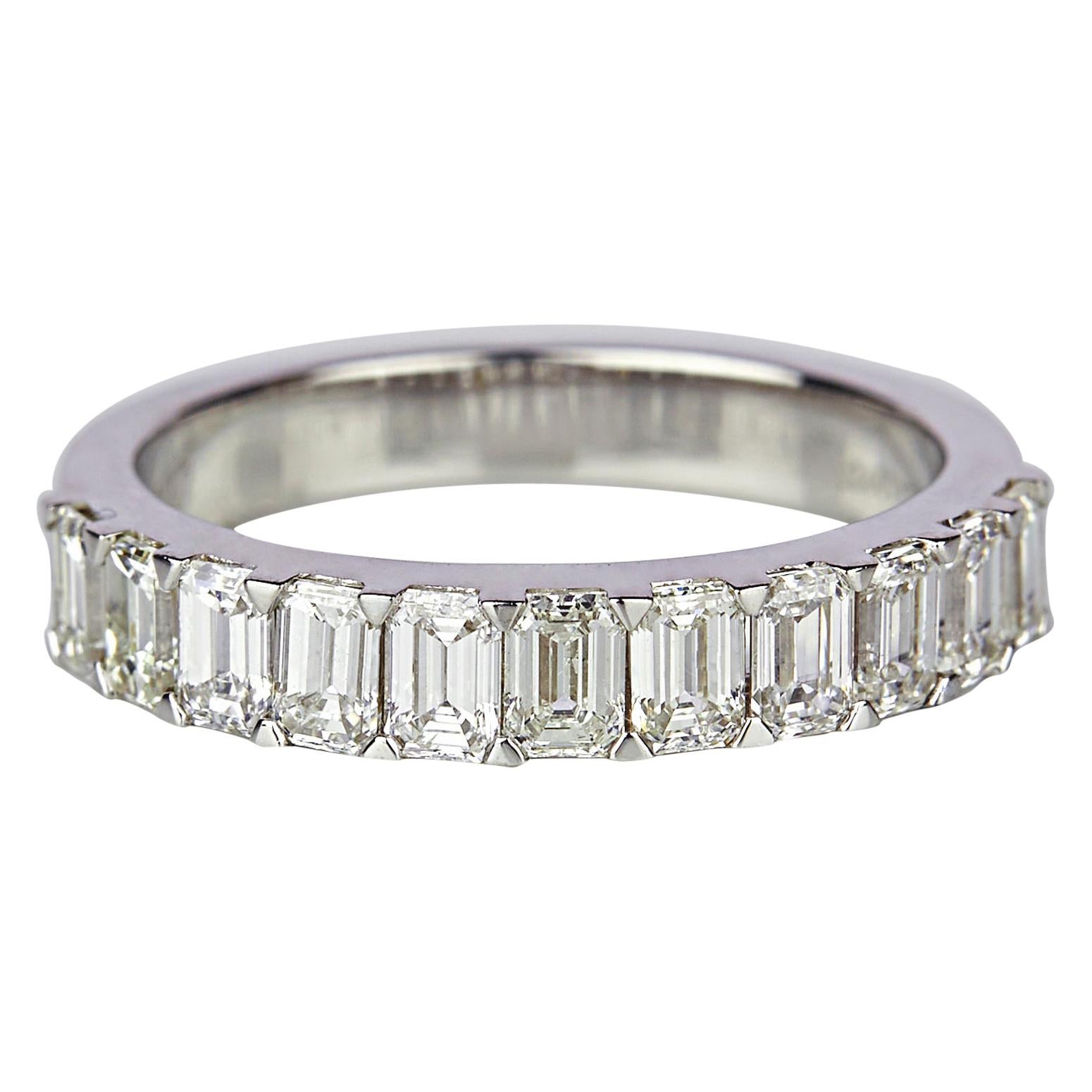 Diamond Band Ring Set in 18 Karat White Gold 'SI-GH Quality' For Sale