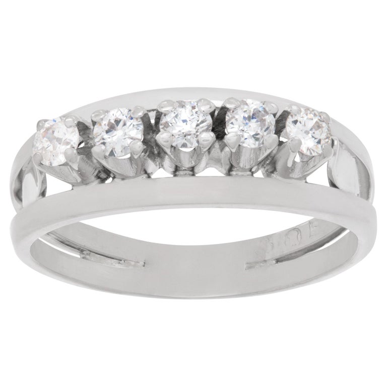 Diamond Band Ring with 5 Diamonds in 18k White Gold For Sale at 1stDibs