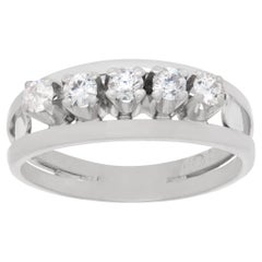 Diamond band ring with 5 diamonds in 18k white gold. Size 7
