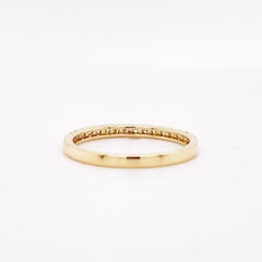 Anillo con banda de diamantes, oro amarillo, banda recta apilable