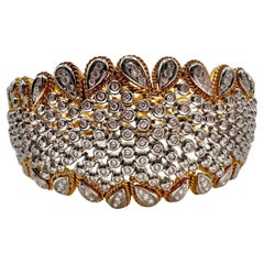 Pulsera brazalete de fantasía de oro de 18 KT con diamantes