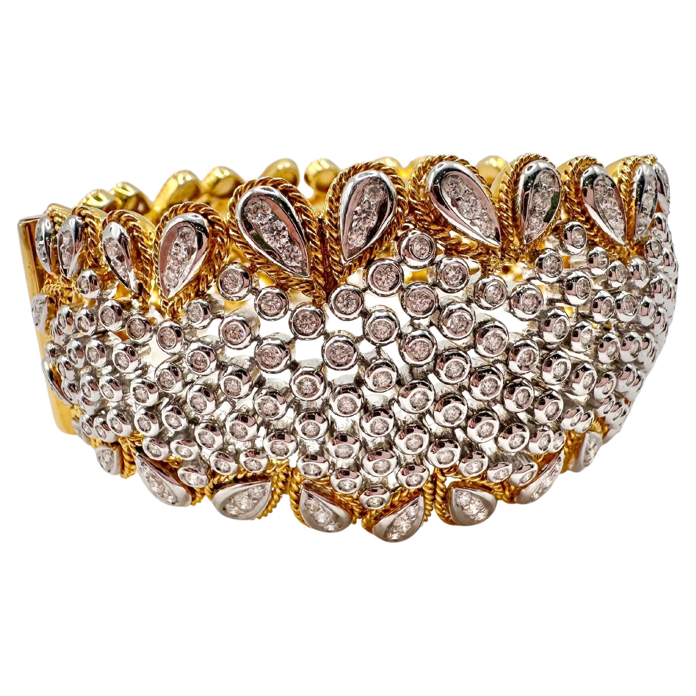 Taglio rotondo Bracciale bangle con diamanti in oro 18KT in vendita