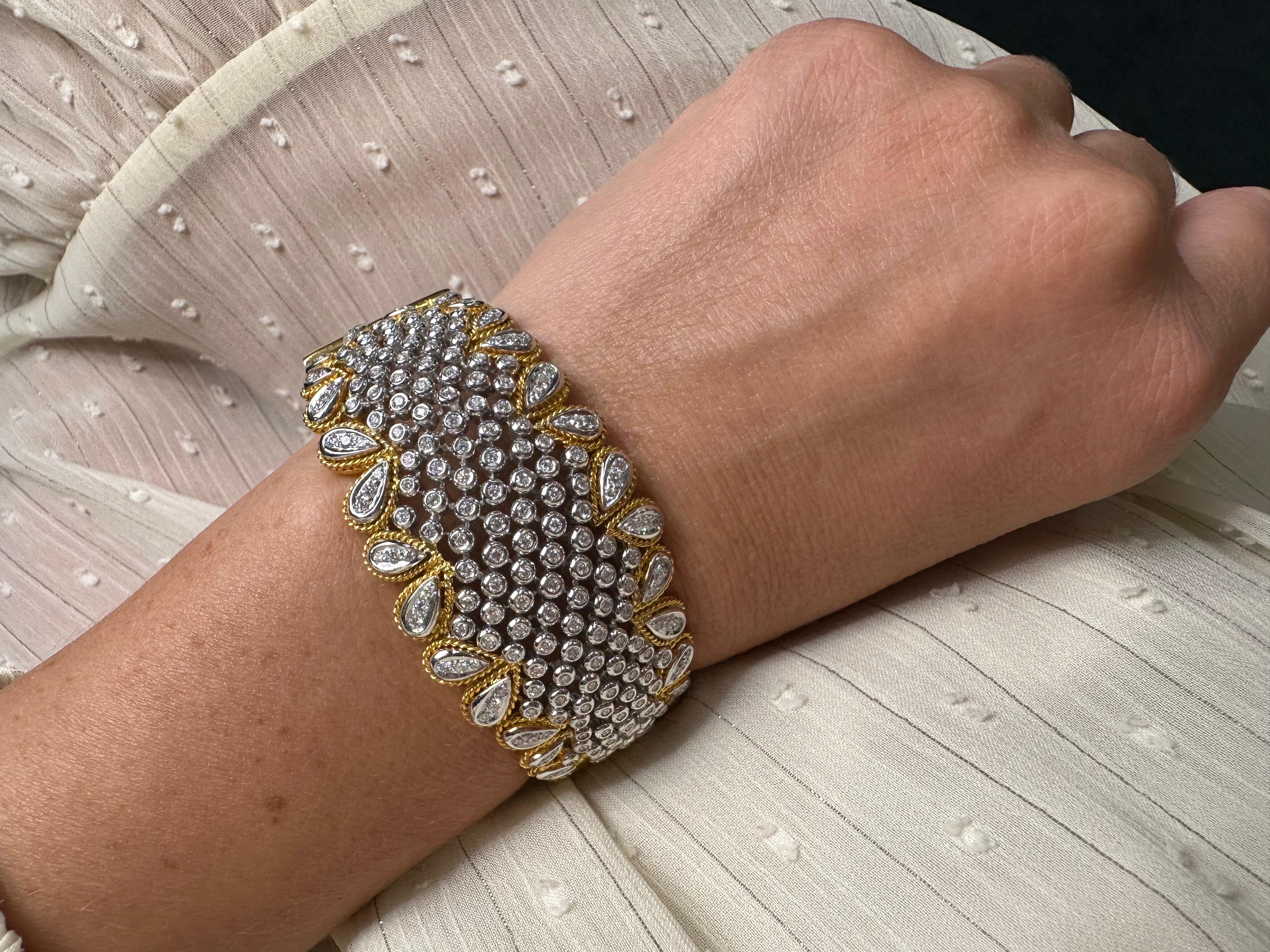 Bracciale bangle con diamanti in oro 18KT in vendita 1