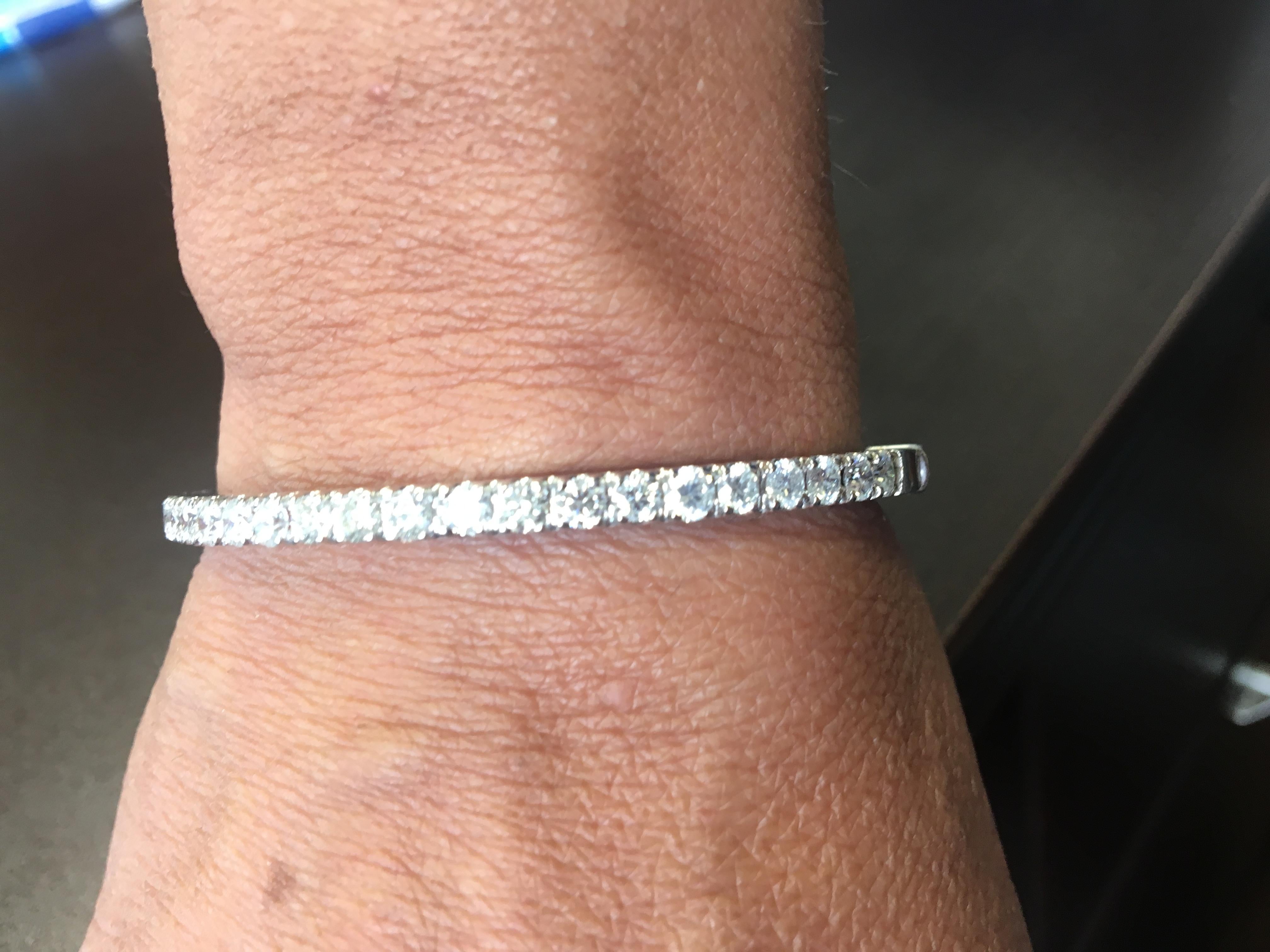 Bracelet jonc en diamant blanc 14 carats de 3 carats. Pour femmes en vente