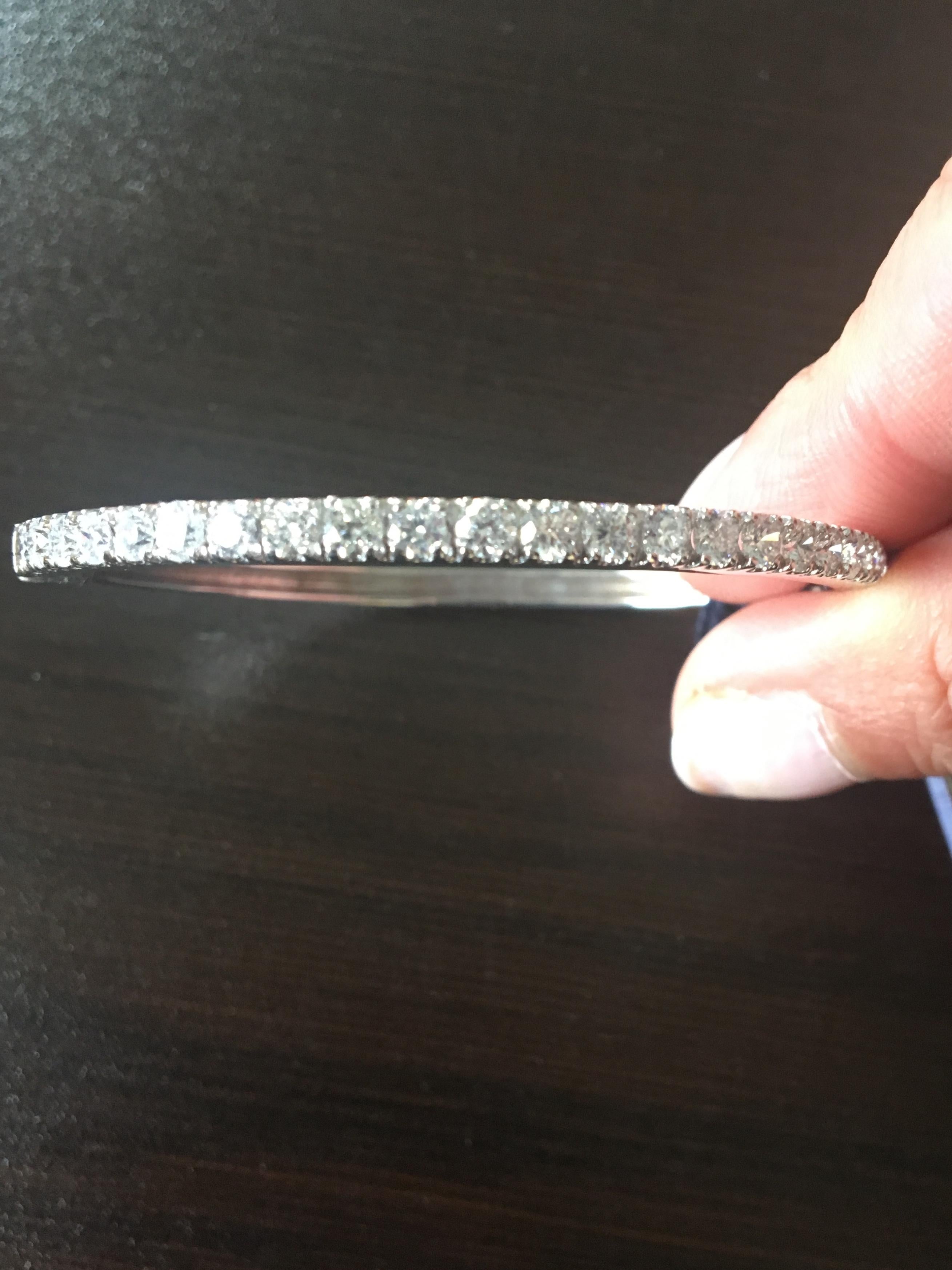 Bracelet jonc en diamant blanc 14 carats de 3 carats. en vente 1