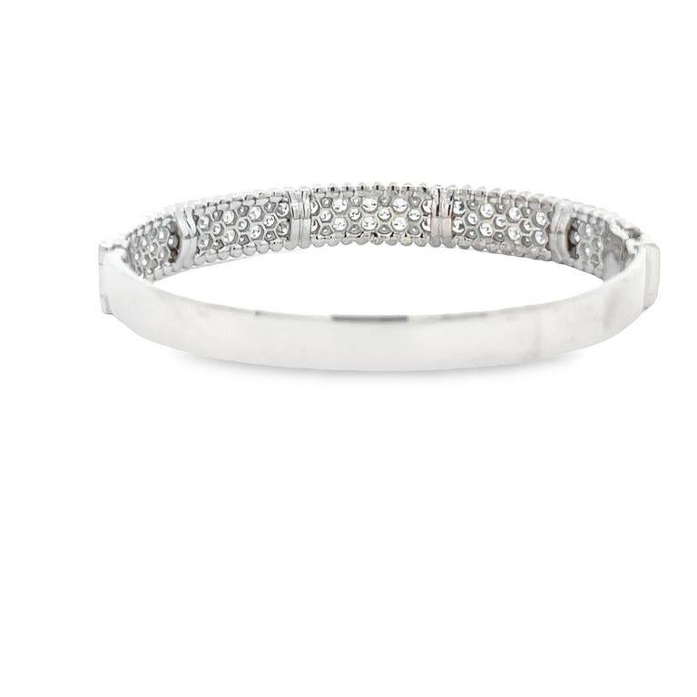 Diamond bangle 3.30ct 18k white gold  In New Condition For Sale In New York, NY