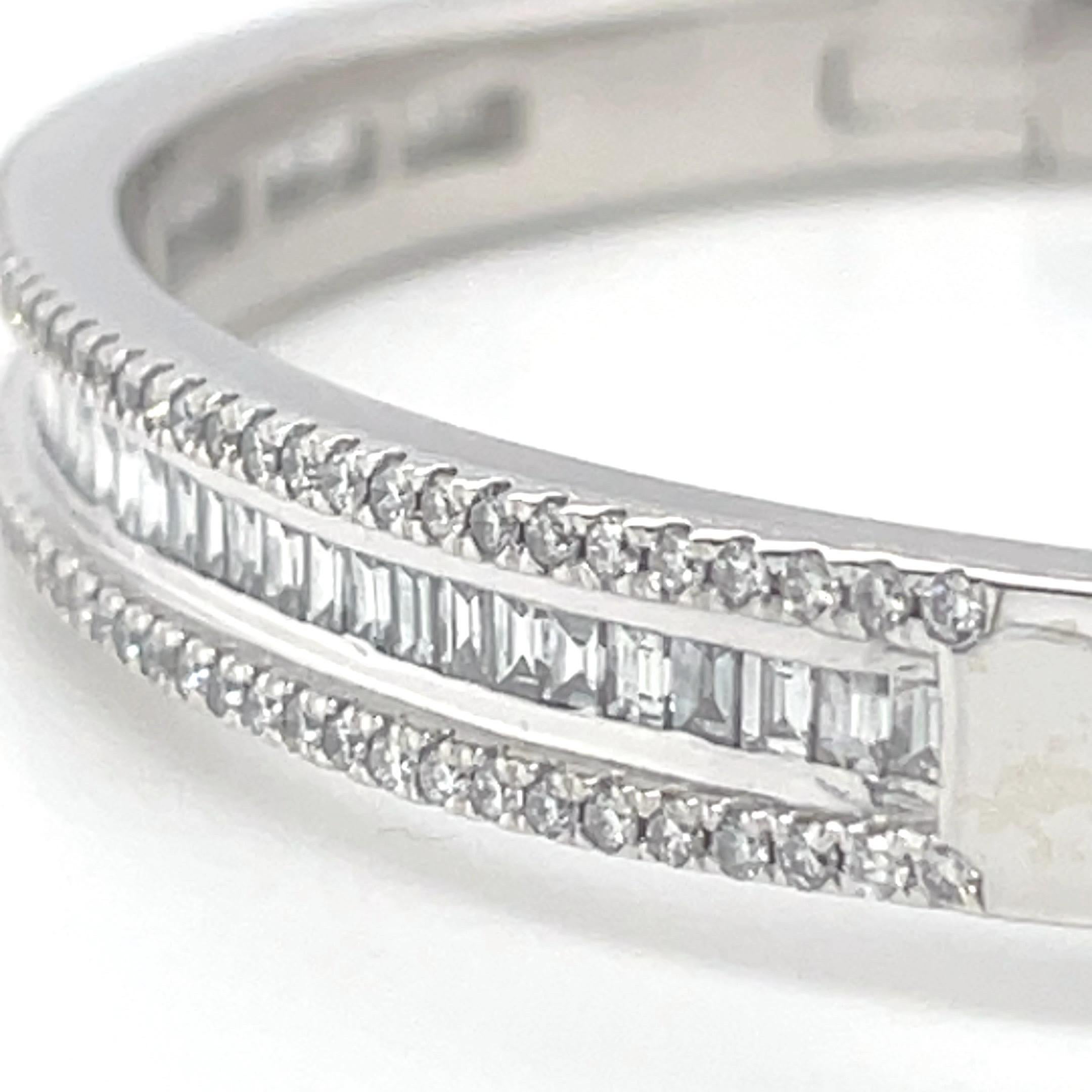Bangle con diamanti da 4,00 carati in oro bianco massiccio 18k in vendita 6