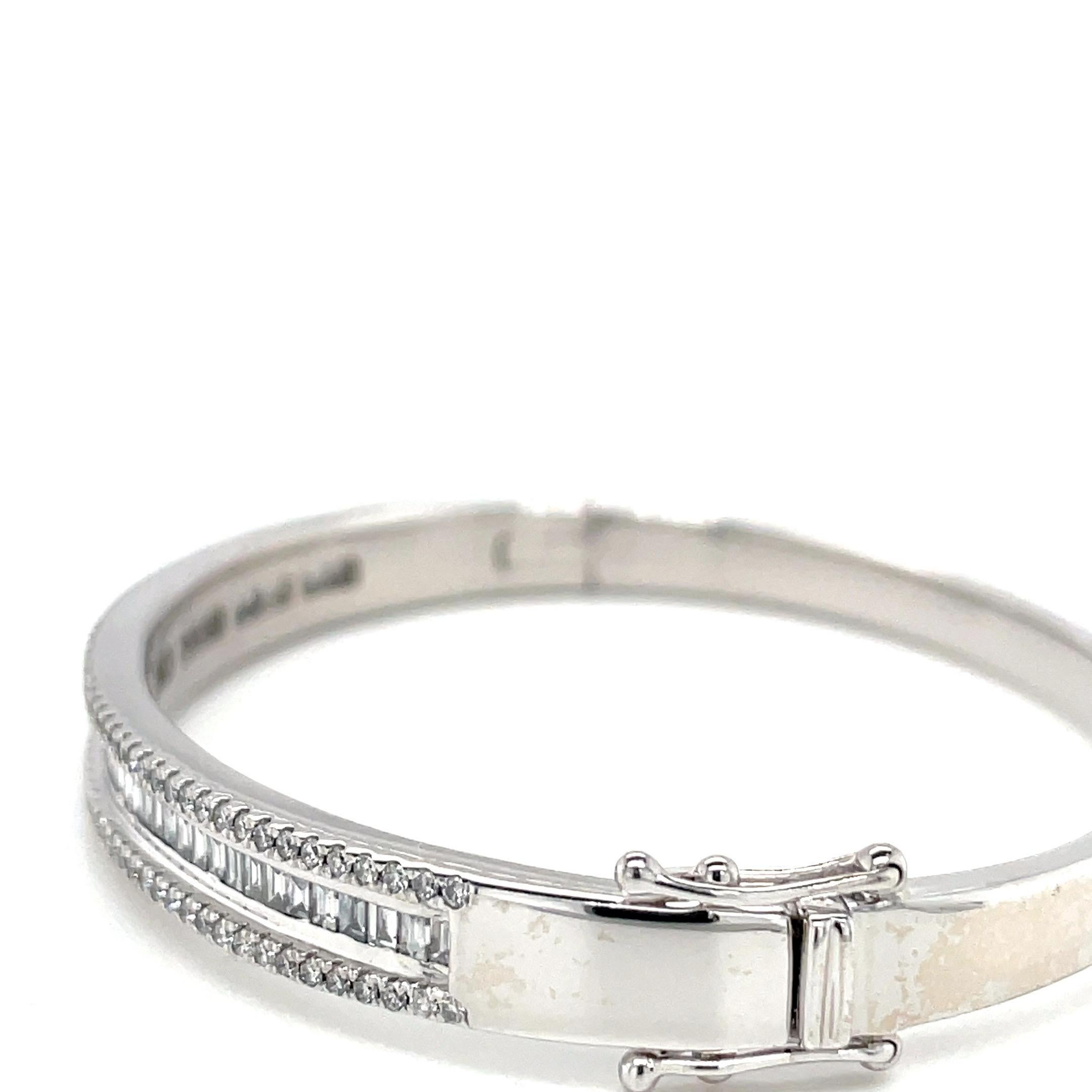 Bangle con diamanti da 4,00 carati in oro bianco massiccio 18k in vendita 9