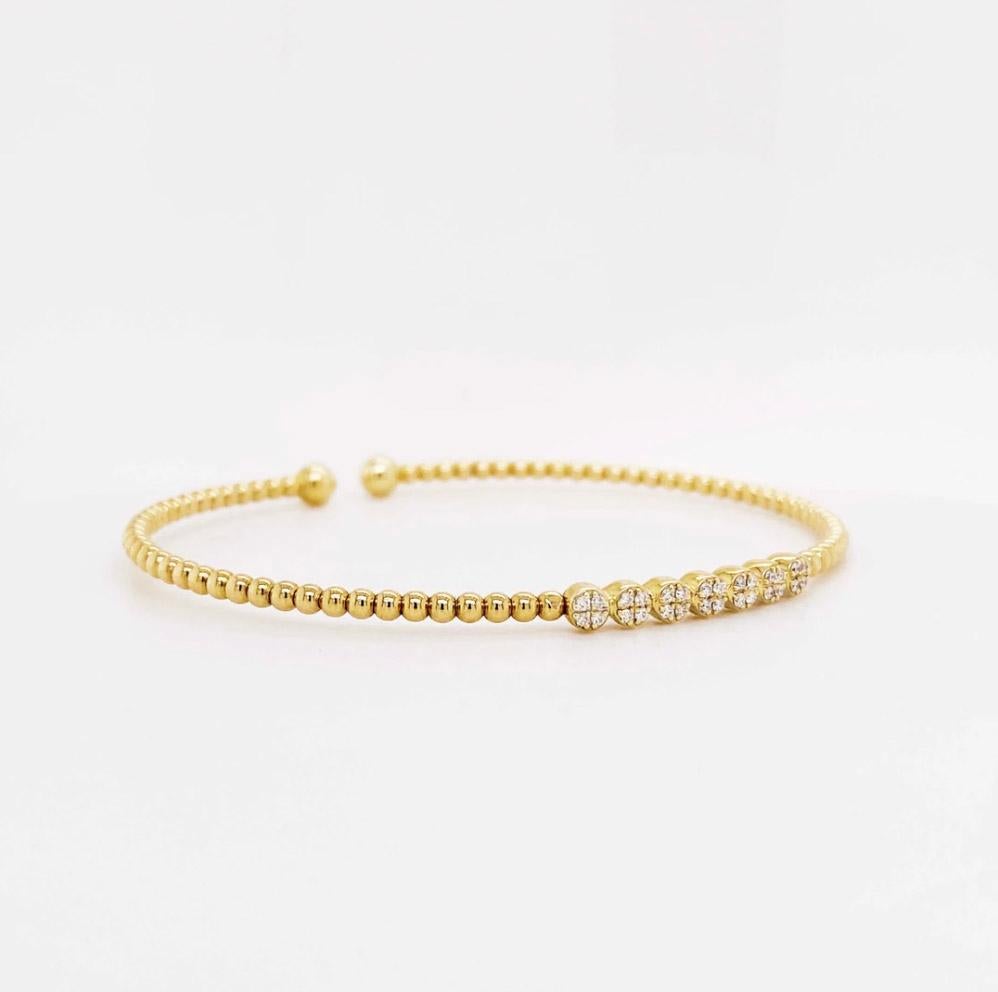 Moderne Bracelet jonc souple grappe de diamants en or jaune 14 carats en vente
