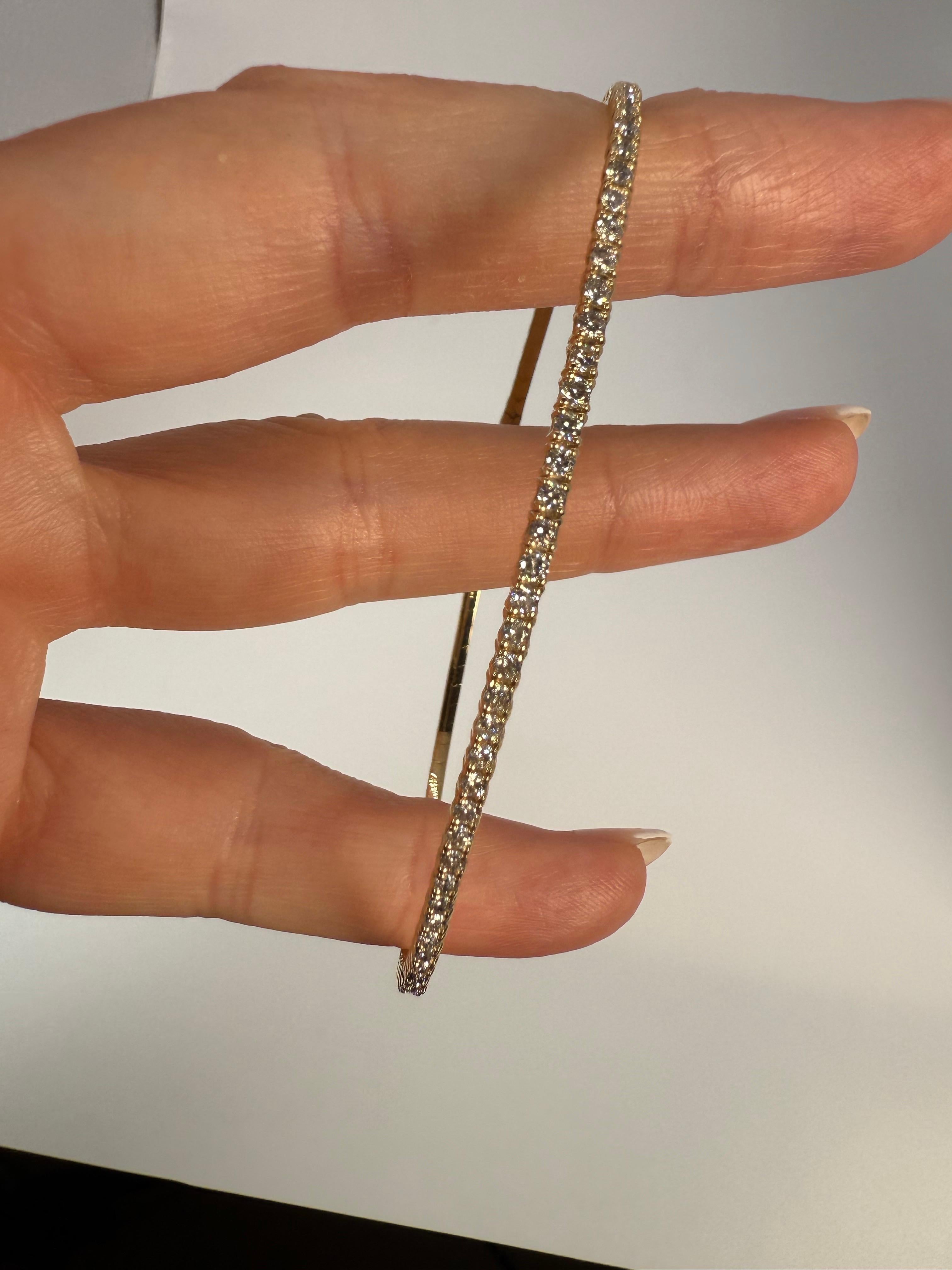 Bracelet jonc avec diamants 14 carats taille 8,5 Neuf - En vente à Jupiter, FL
