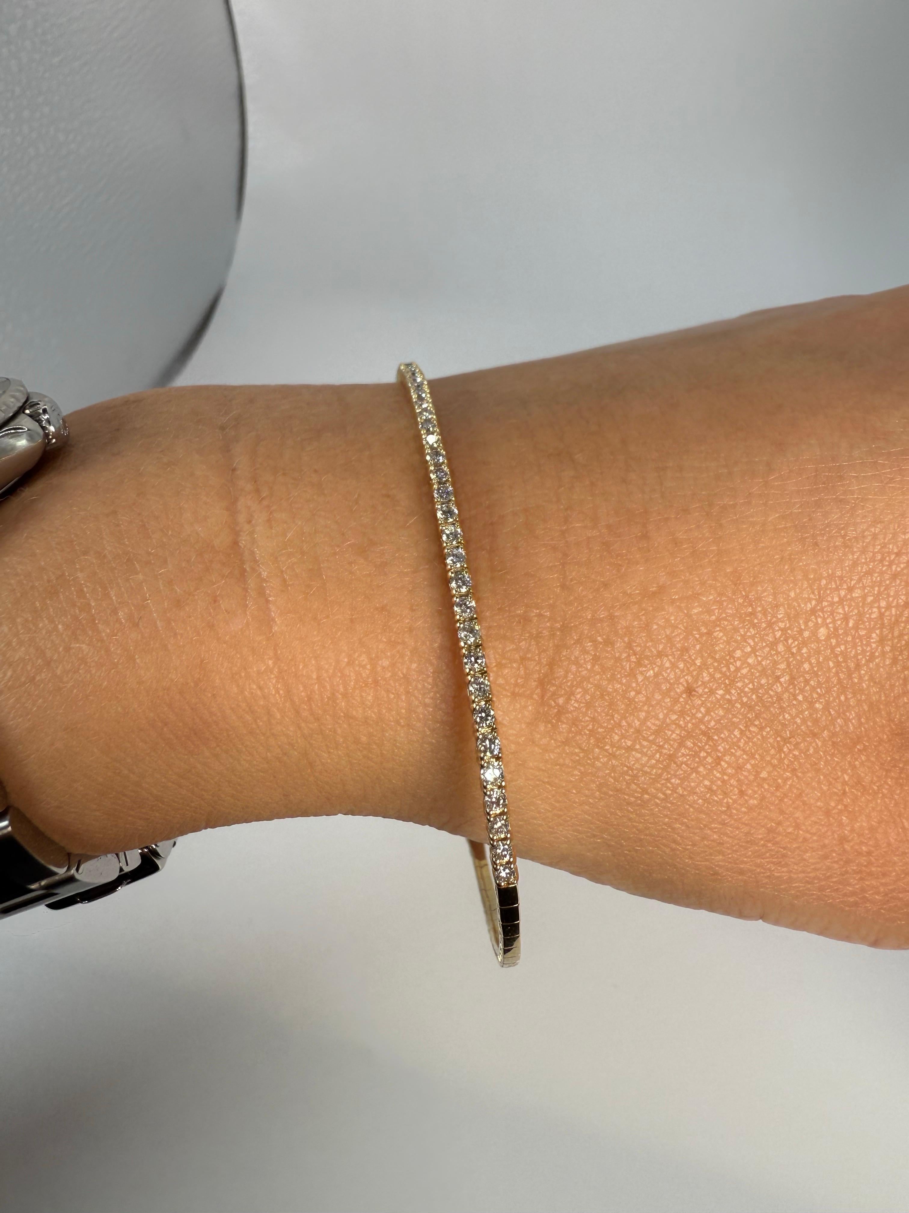Bracelet jonc avec diamants 14 carats taille 8,5 en vente 1