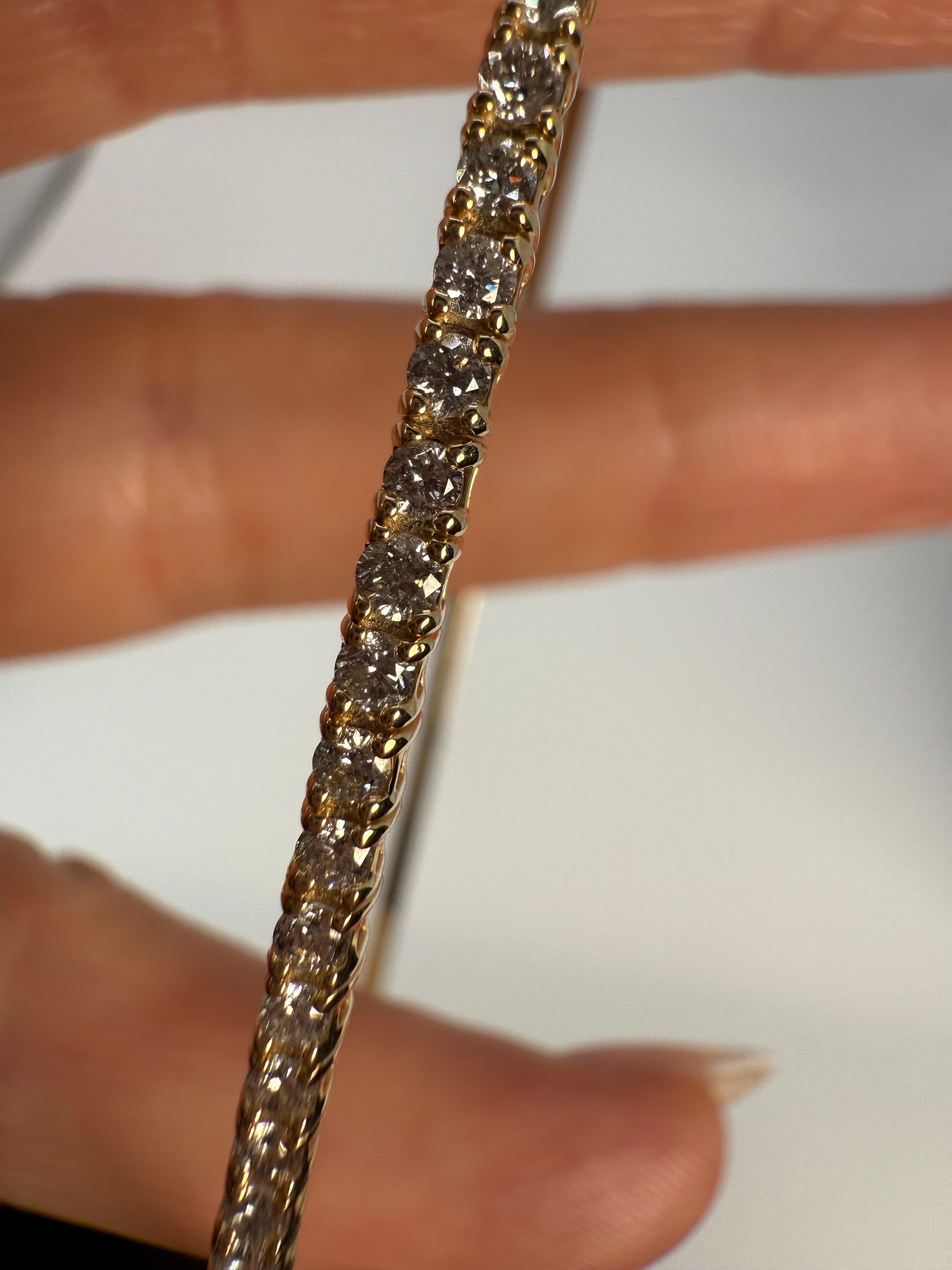 Bracelet jonc avec diamants 14 carats taille 8,5 en vente 3