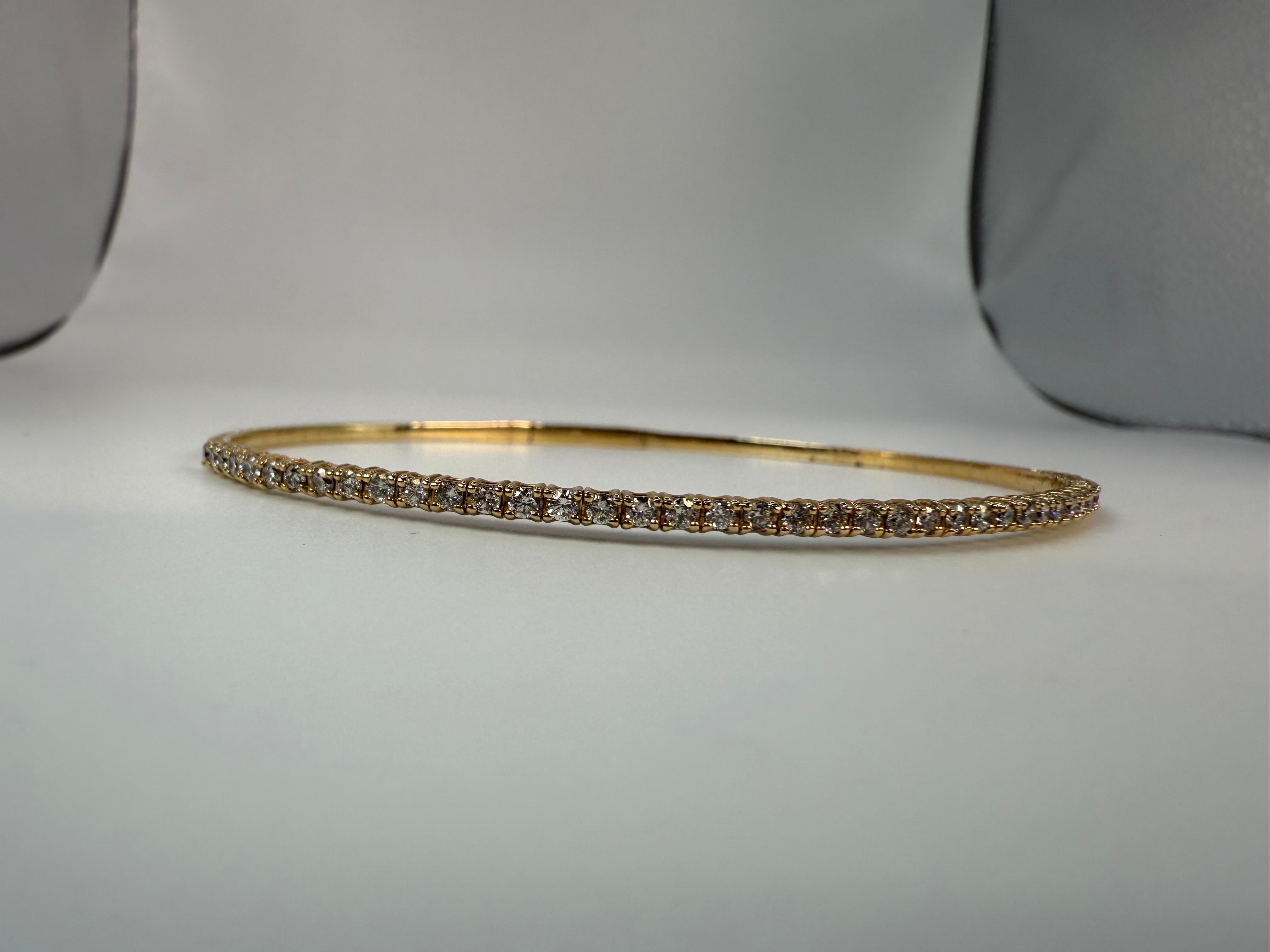 Bracelet jonc avec diamants 14 carats taille 8,5 en vente 4