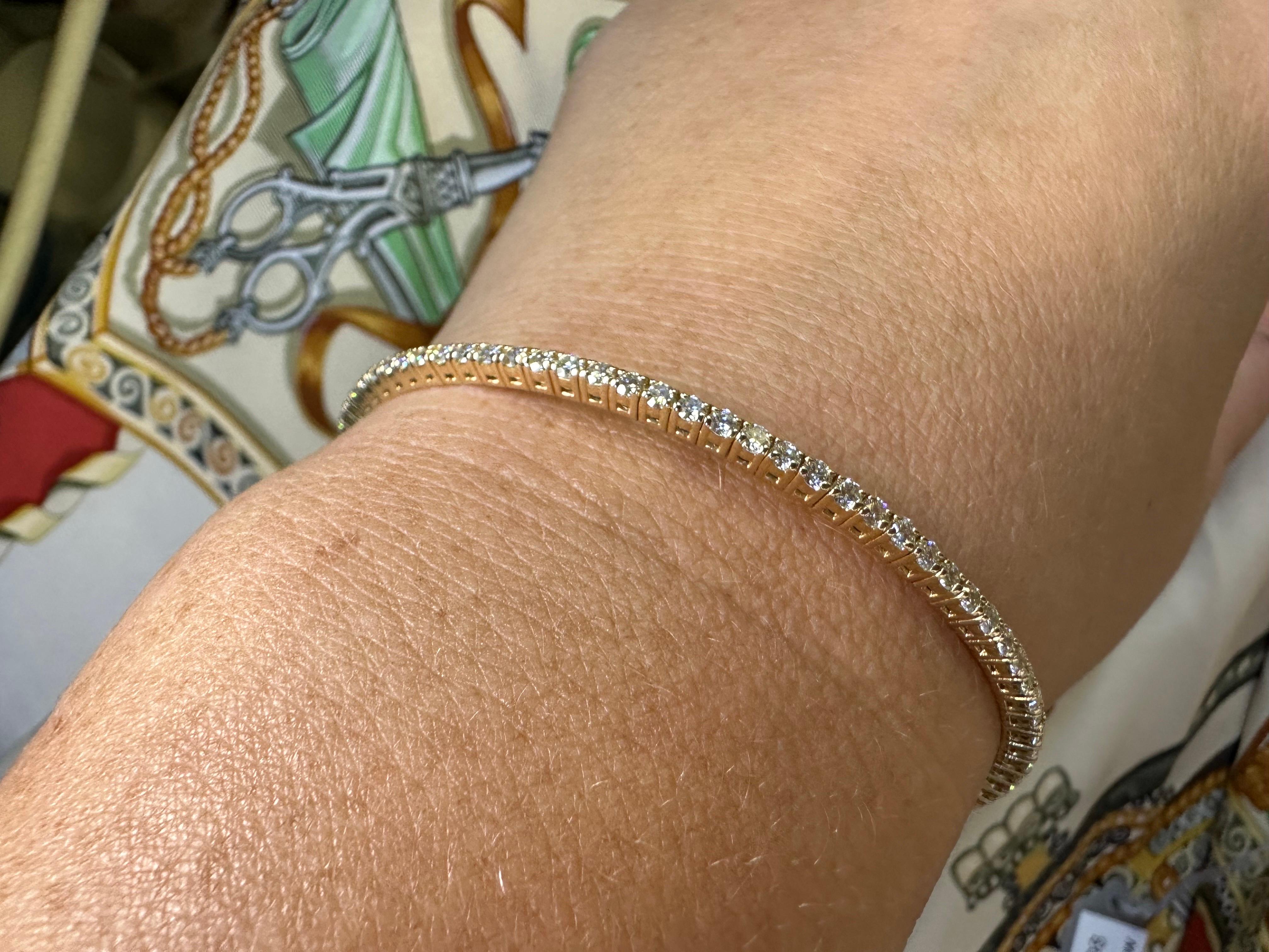 Bracelet jonc flexible 14 carats avec diamants en vente 1
