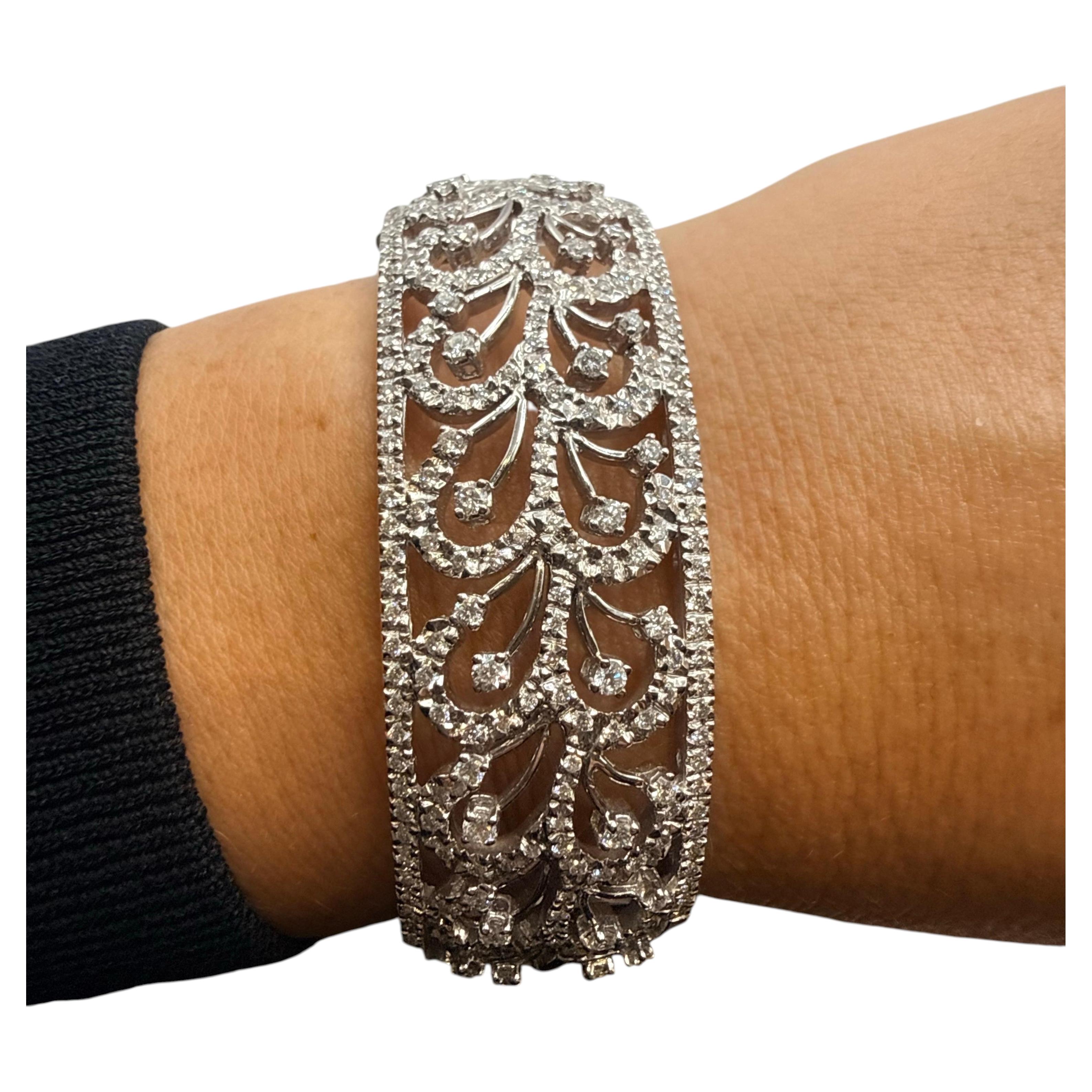 Diamond bangle bracelet 18KT gold For Sale