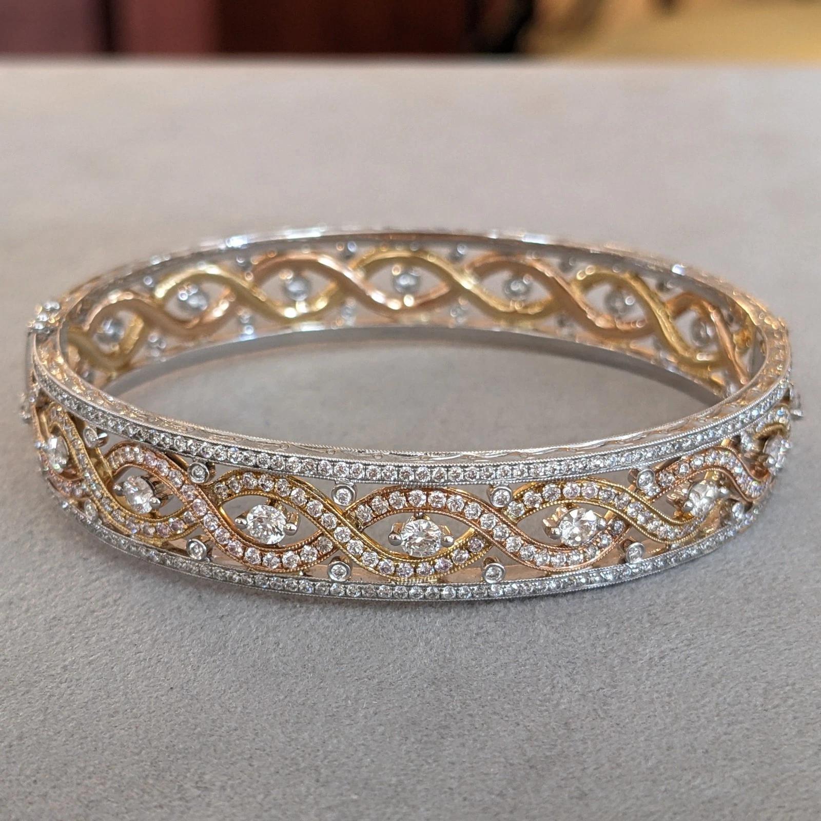 Diamond Bangle Bracelet 3.00 cttw by Supreme in 18k Tricolor Gold (Rundschliff) im Angebot