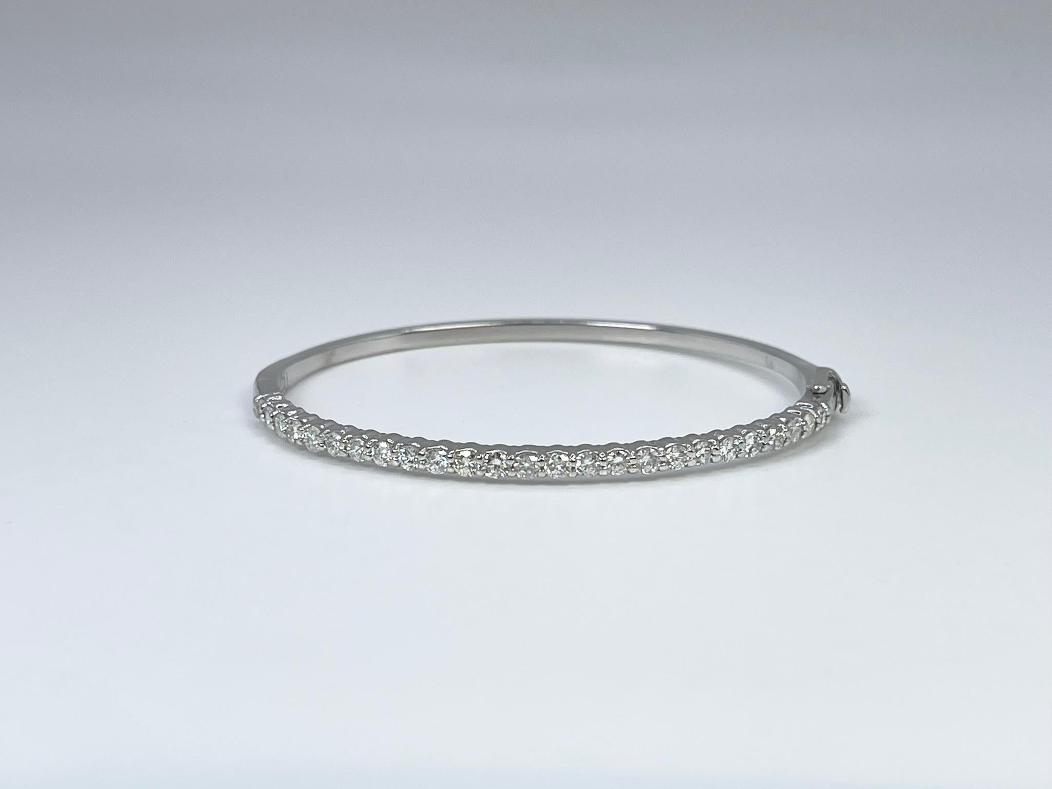 Modernist Diamond Bangle Bracelet Bangle Bracelet 1.69CT For Sale