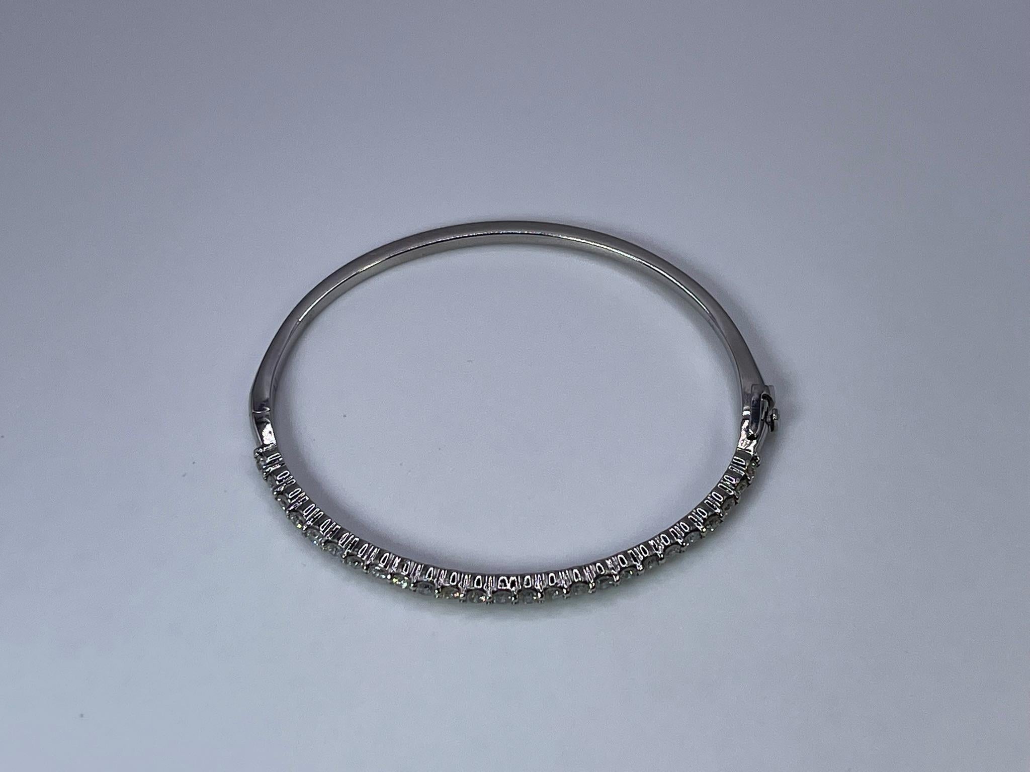 Round Cut Diamond Bangle Bracelet Bangle Bracelet 1.69CT For Sale