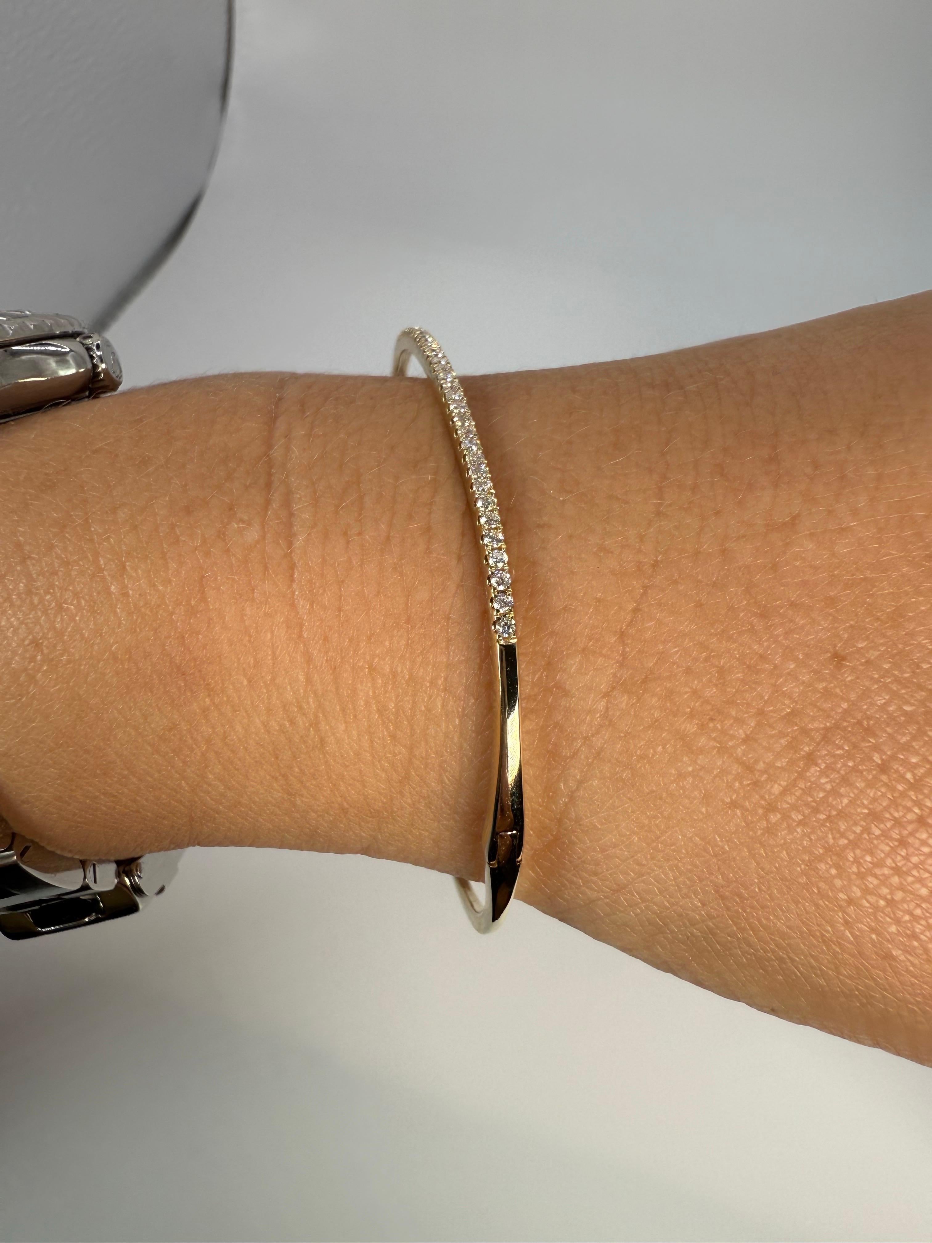 Splendido braccialetto in oro 14Kt con diamanti naturali, di dimensioni adatte all'uso quotidiano! Articoli con spedizione veloce e certificato di autenticità. 
Dettagli:
6 grammi
0,25 carati di diamanti (VS-SI, G)
Articolo: KPP


QUELLO CHE TROVI